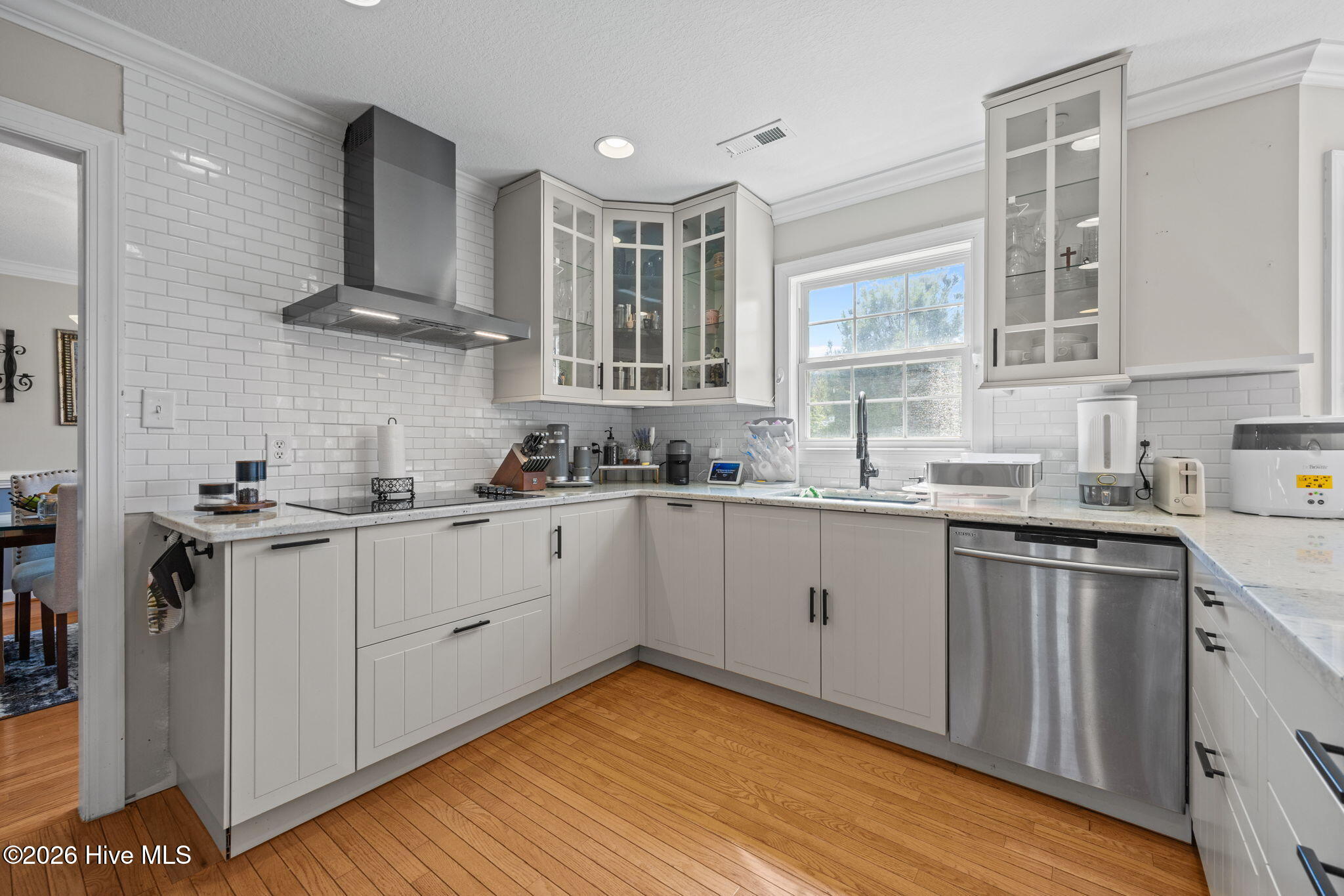 100564262 | Photo 27