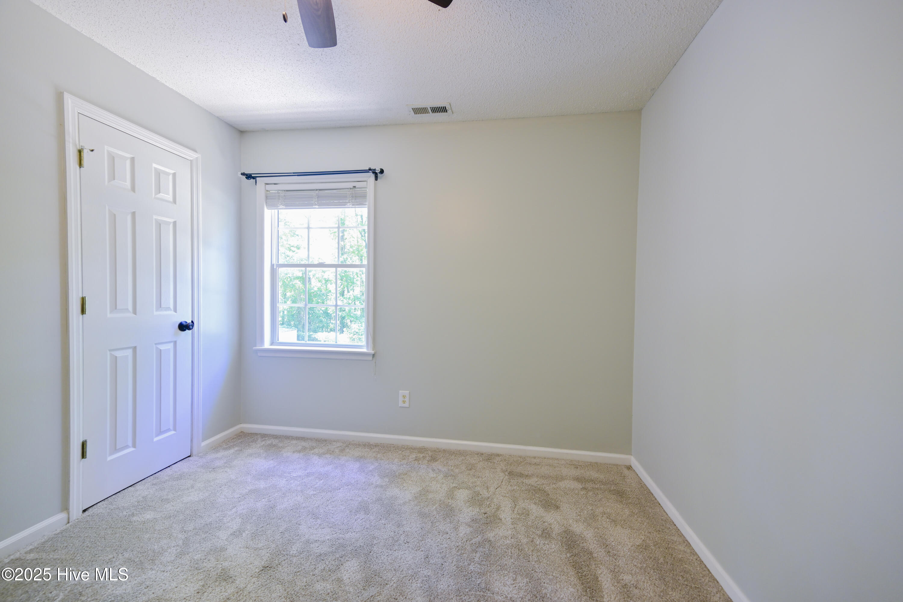 100523748 | Photo 42