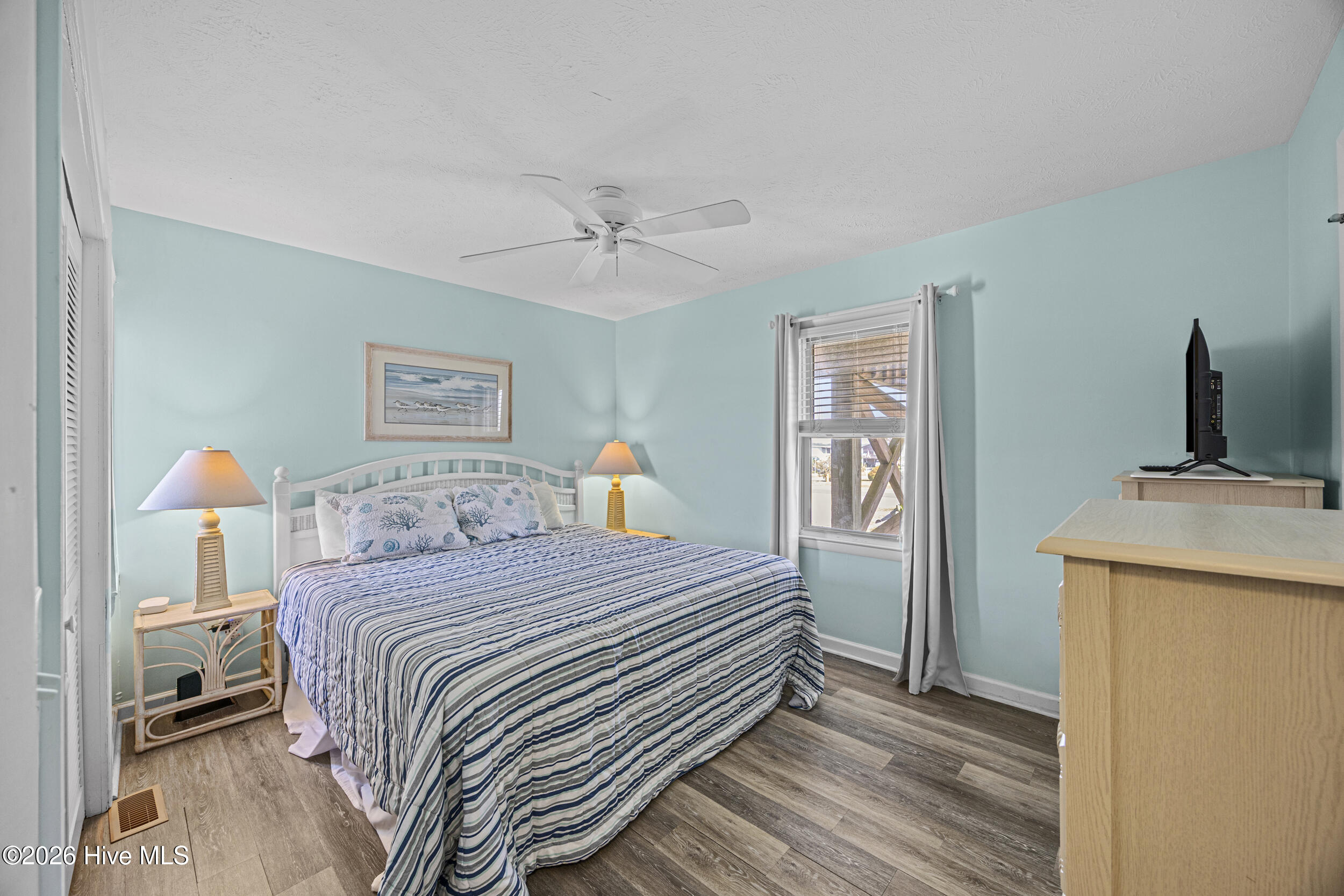 100568545 | Photo 35