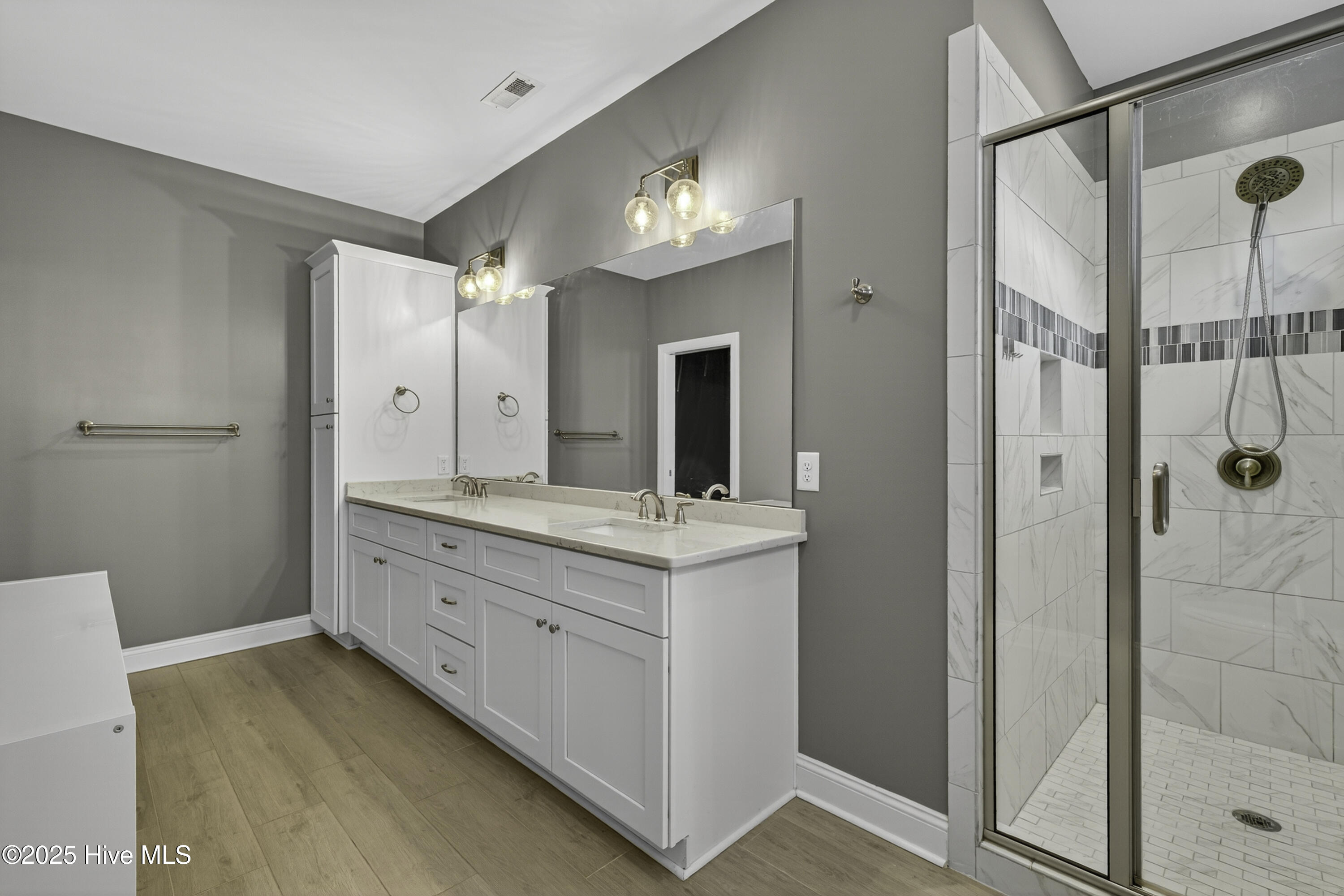 100536427 | Photo 31