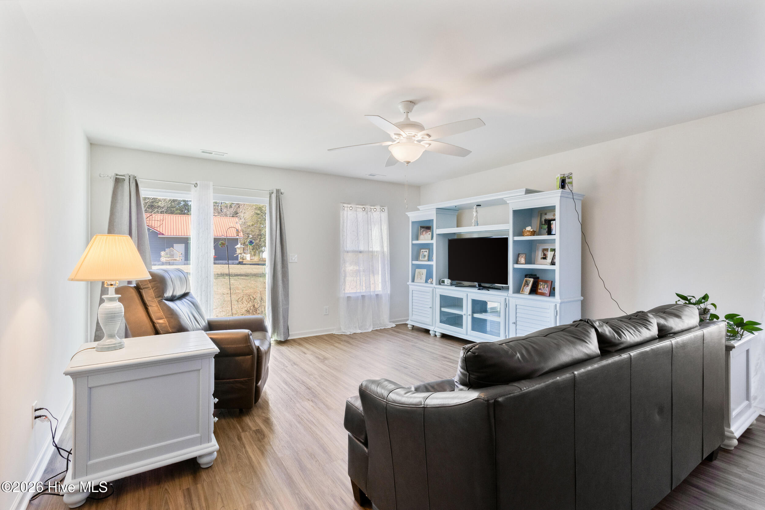 100549319 | Photo 22