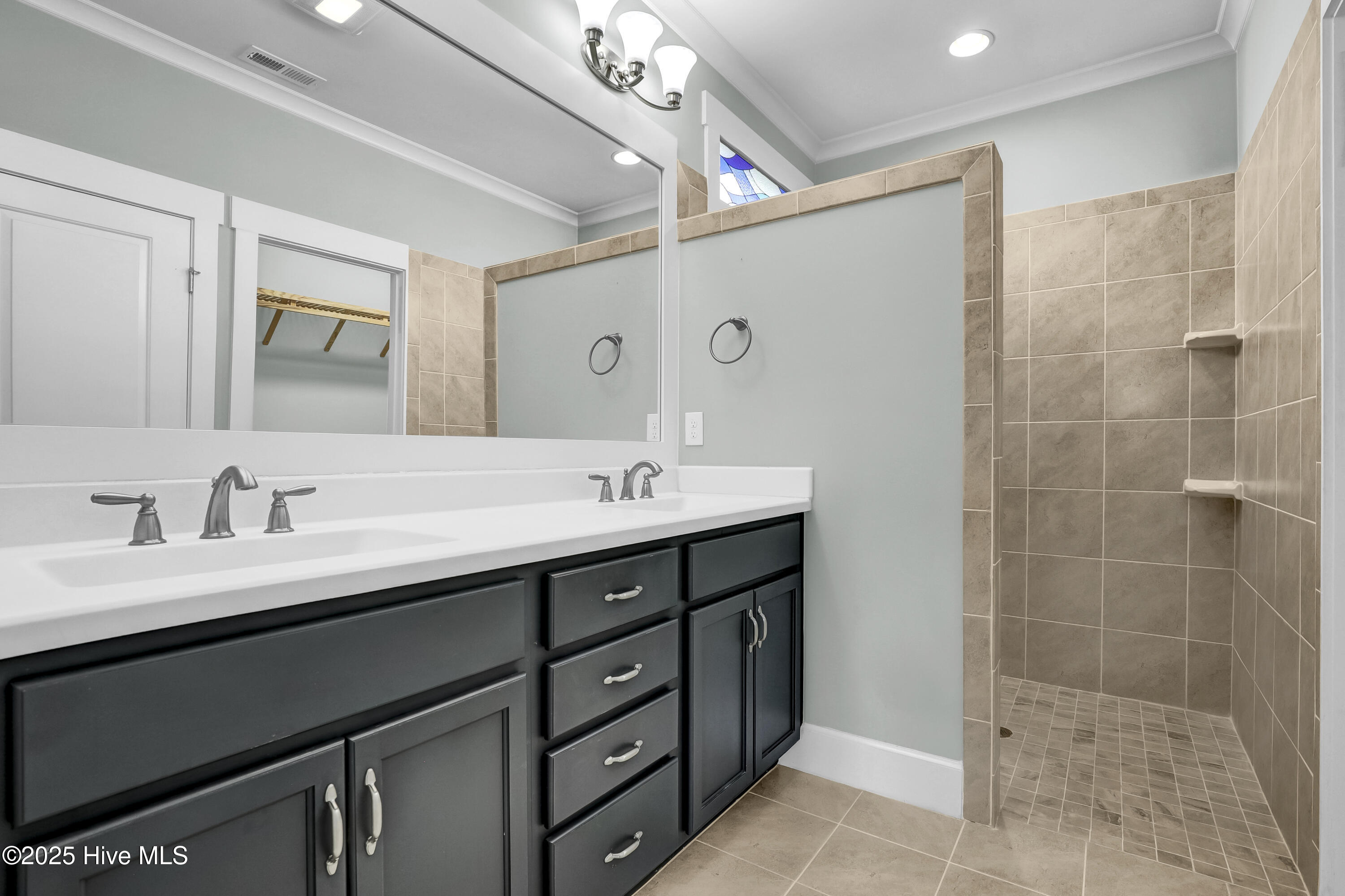 100565808 | Photo 20