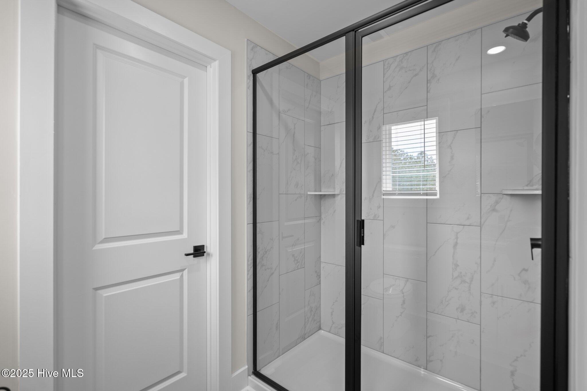 100547176 | Photo 21