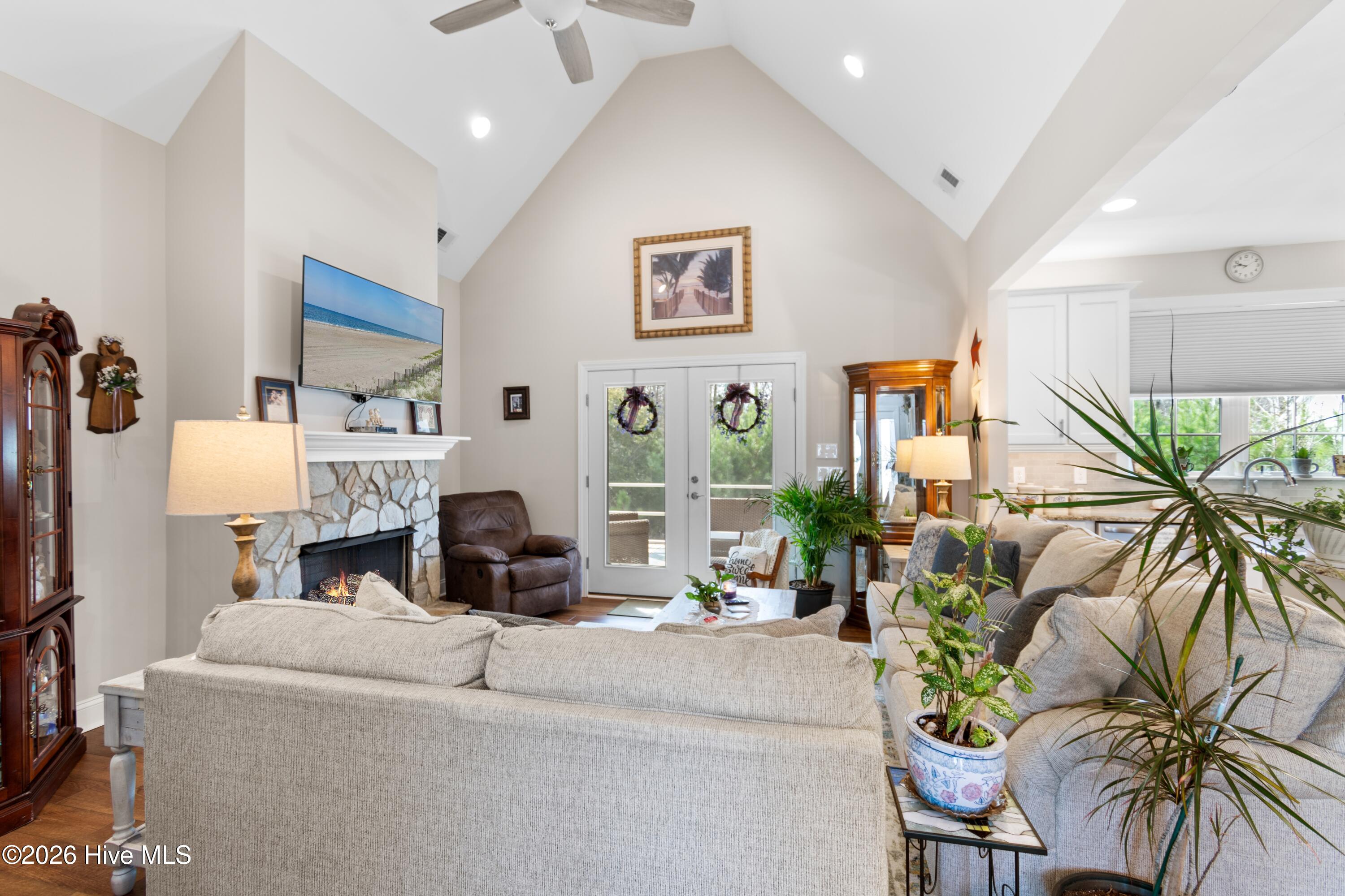 100548806 | Photo 10