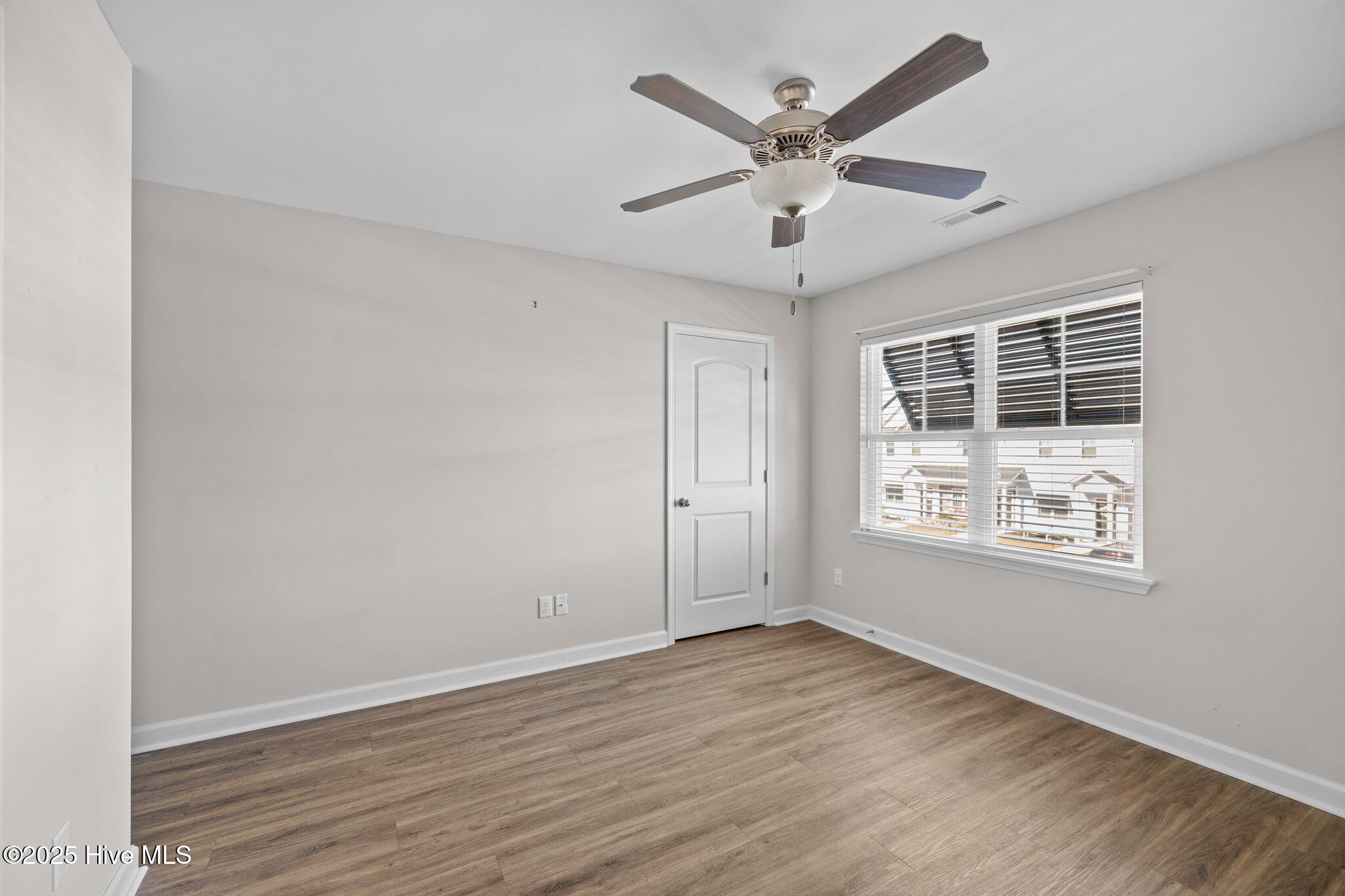 100563898 | Photo 29