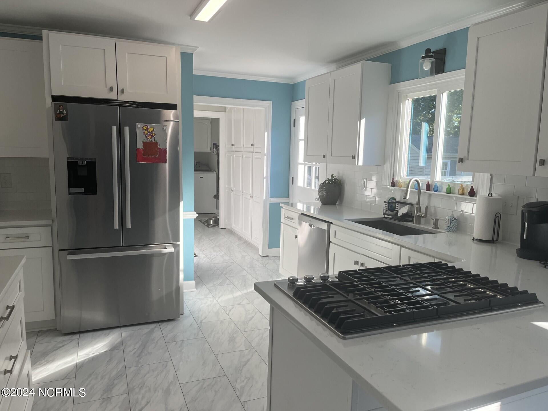 100570144 | Photo 19