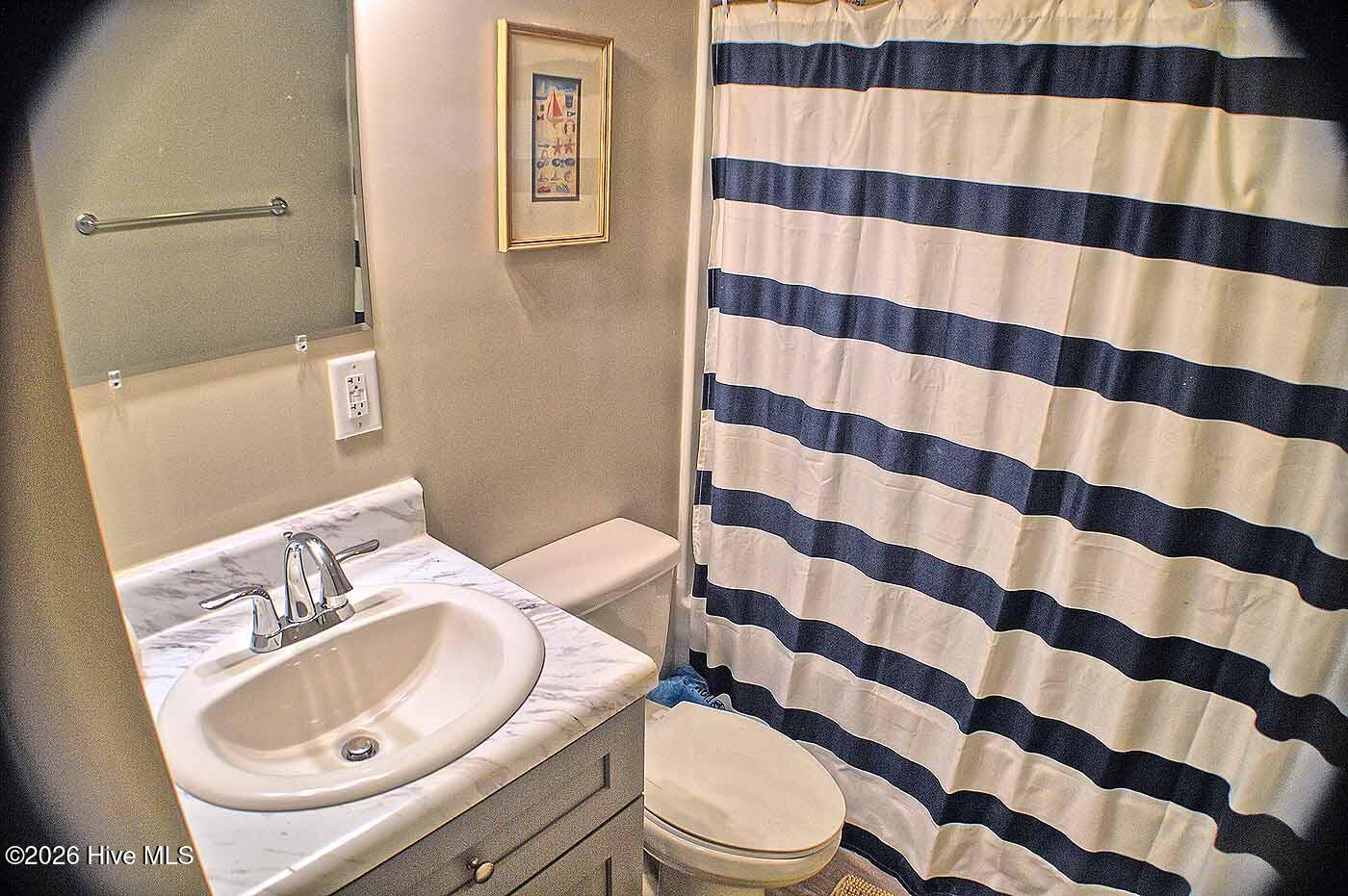 100568080 | Photo 14