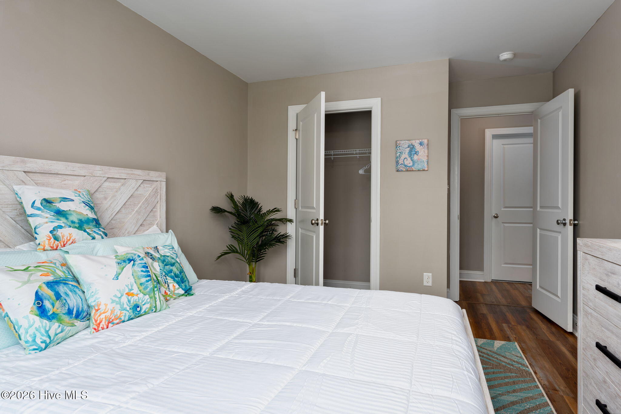 100550807 | Photo 31