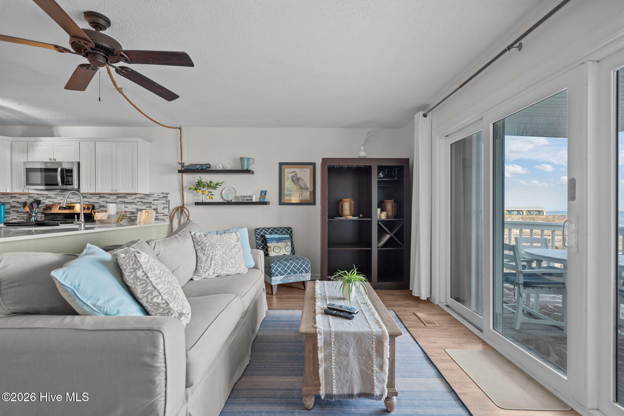 100549615 | Photo 19