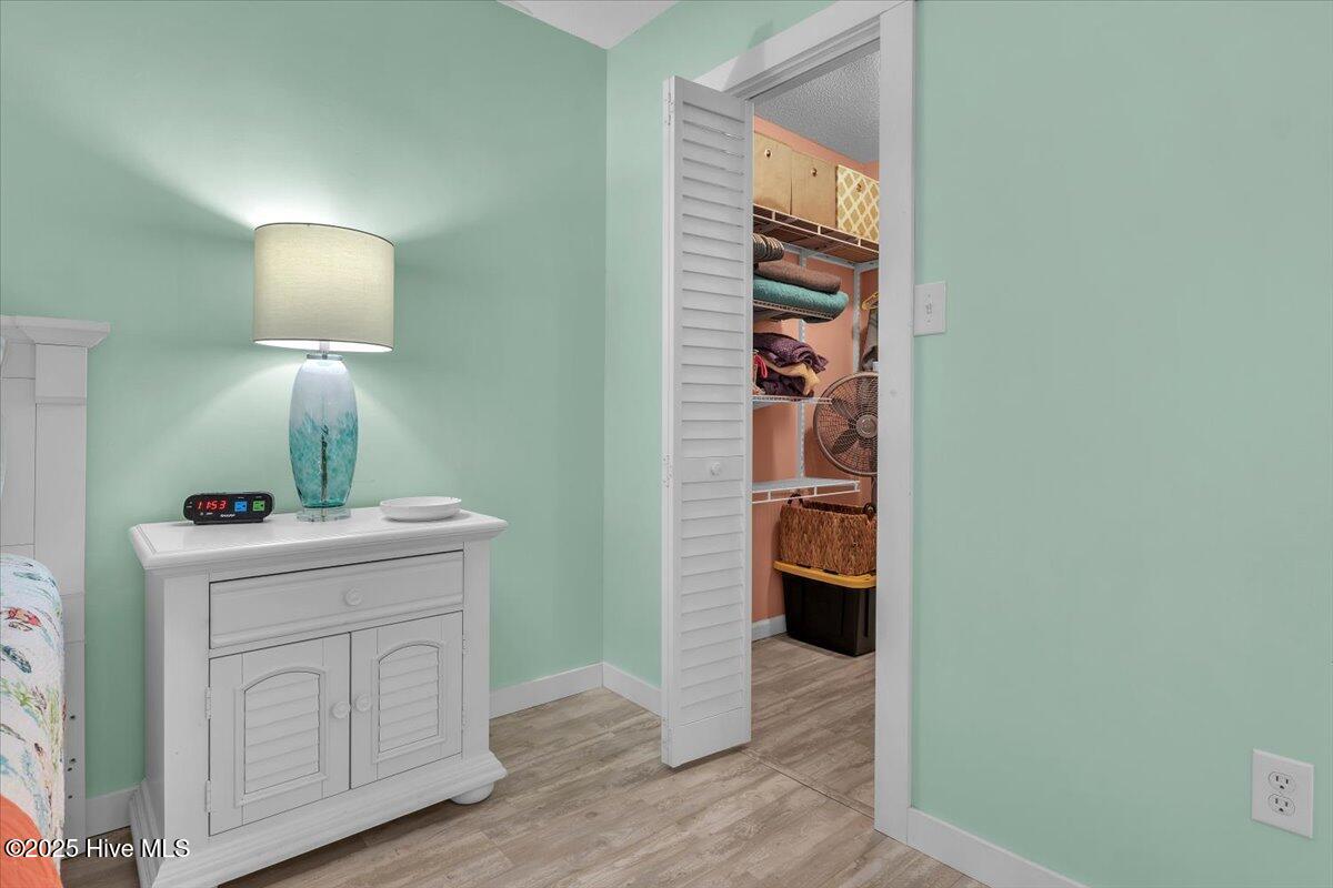 100535425 | Photo 30