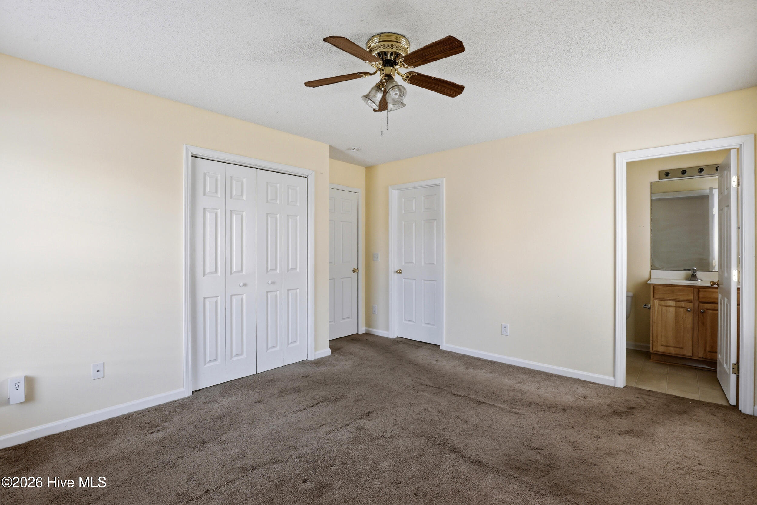 100568655 | Photo 15