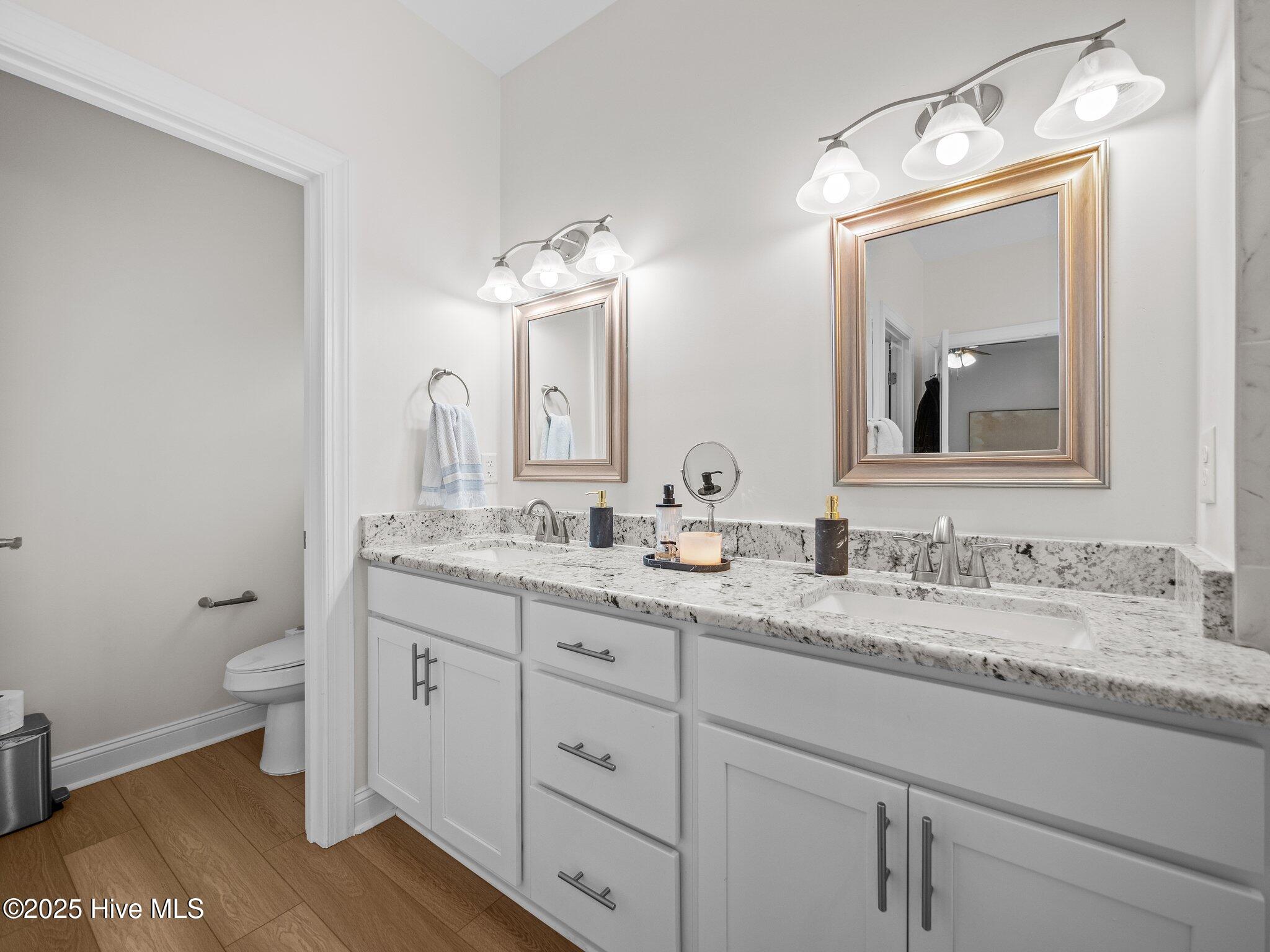 100565720 | Photo 11