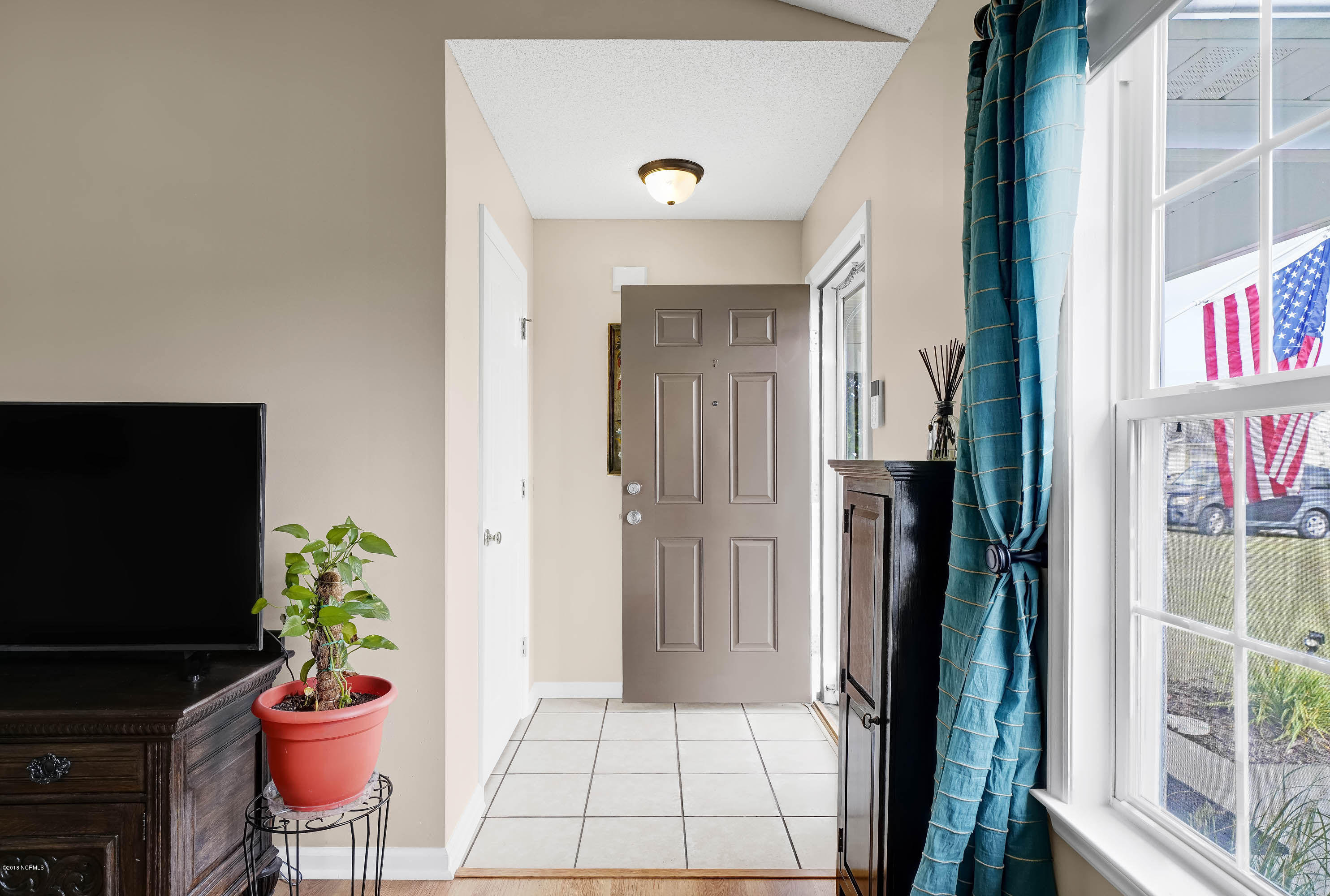 2518BradfieldCourt-04