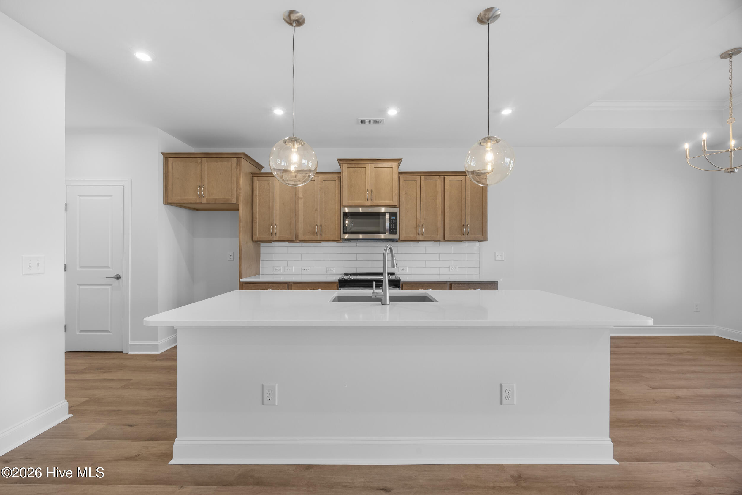 100527053 | Photo 30