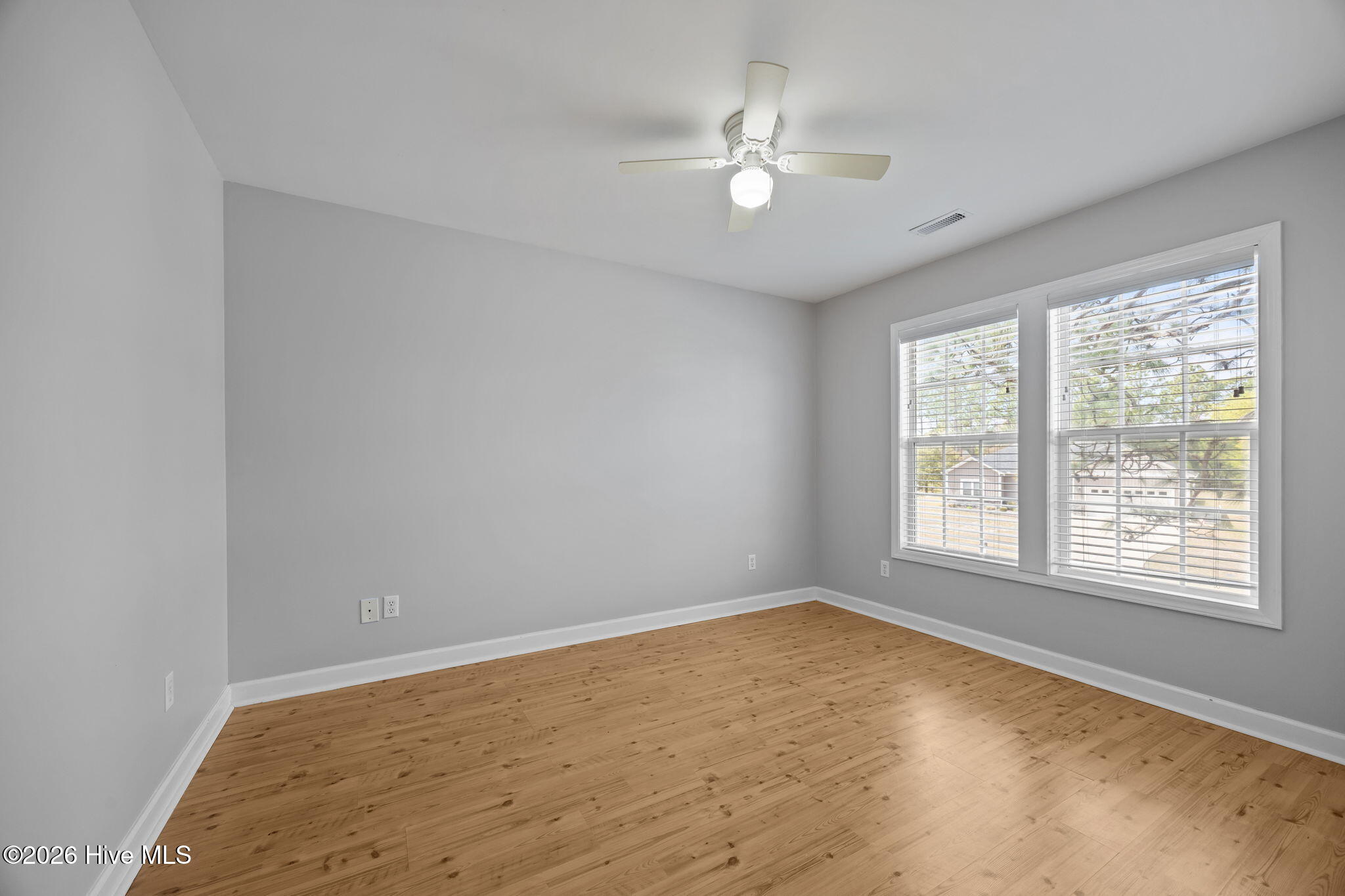 100565984 | Photo 28