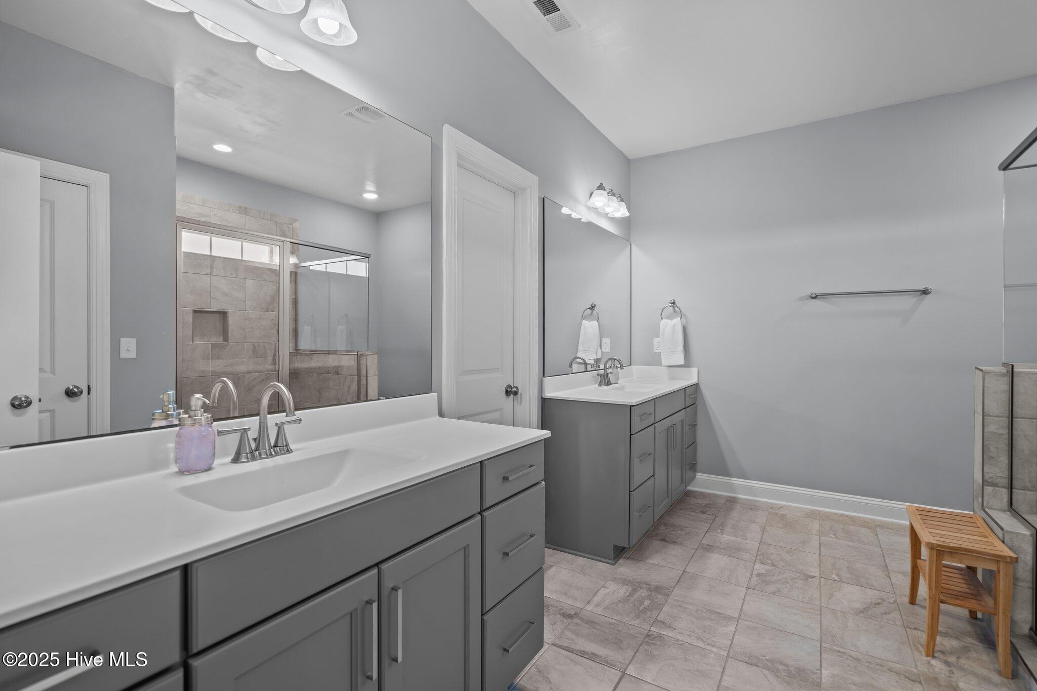 100515846 | Photo 23