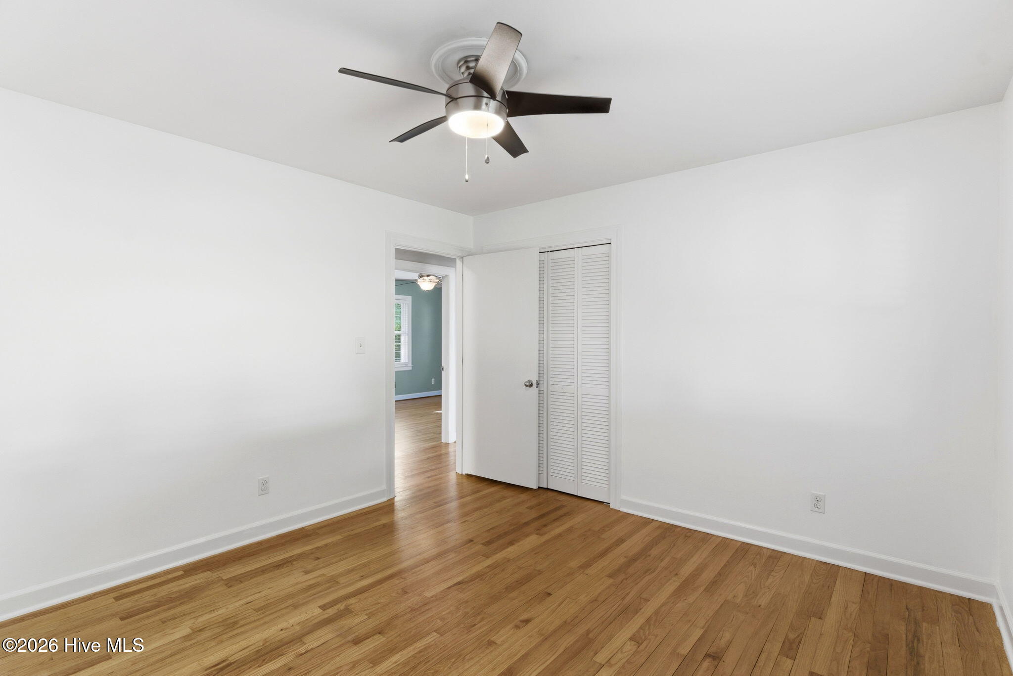 100569519 | Photo 32