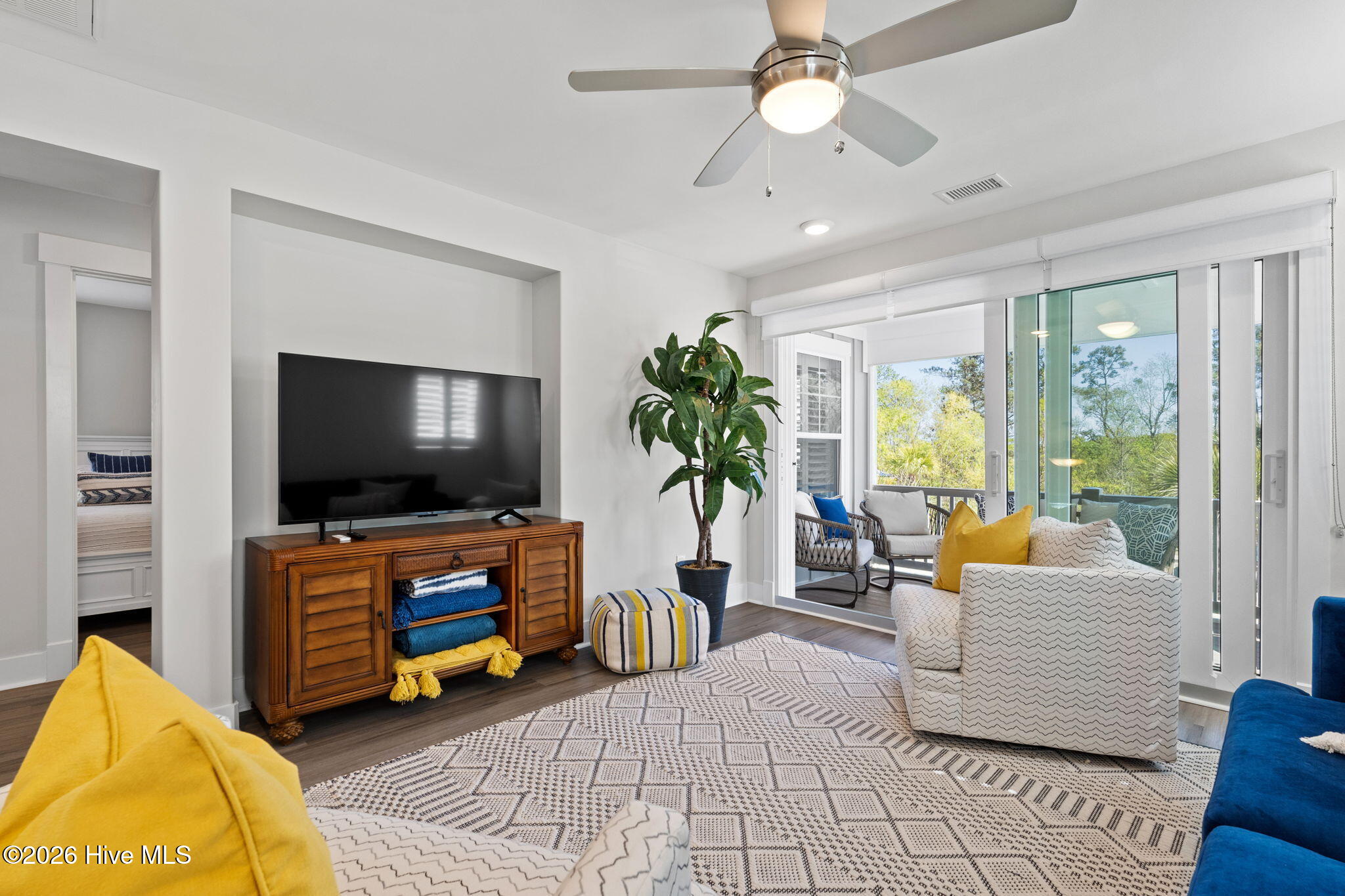 100564957 | Photo 27