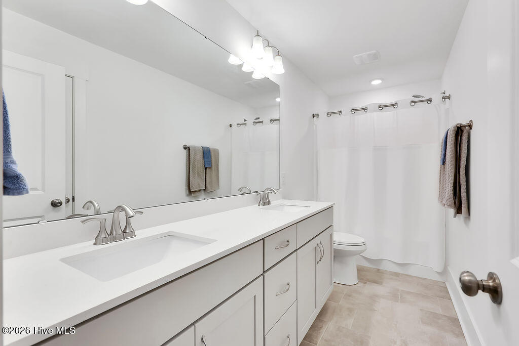 100549849 | Photo 35