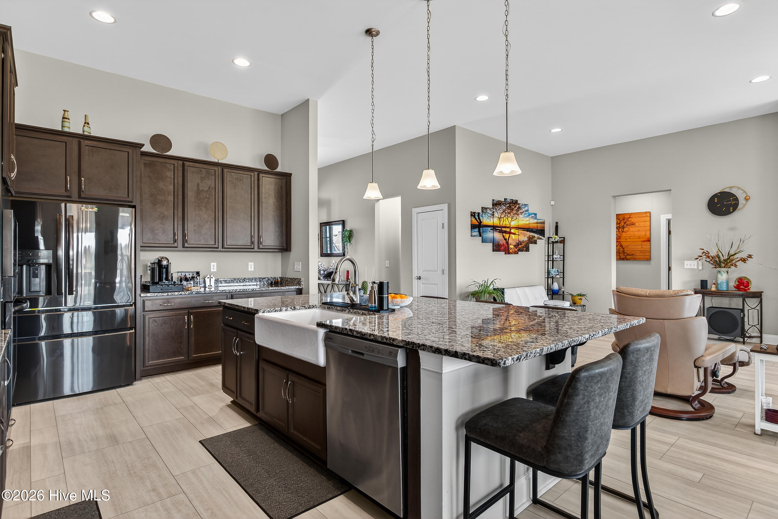 100561338 | Photo 19