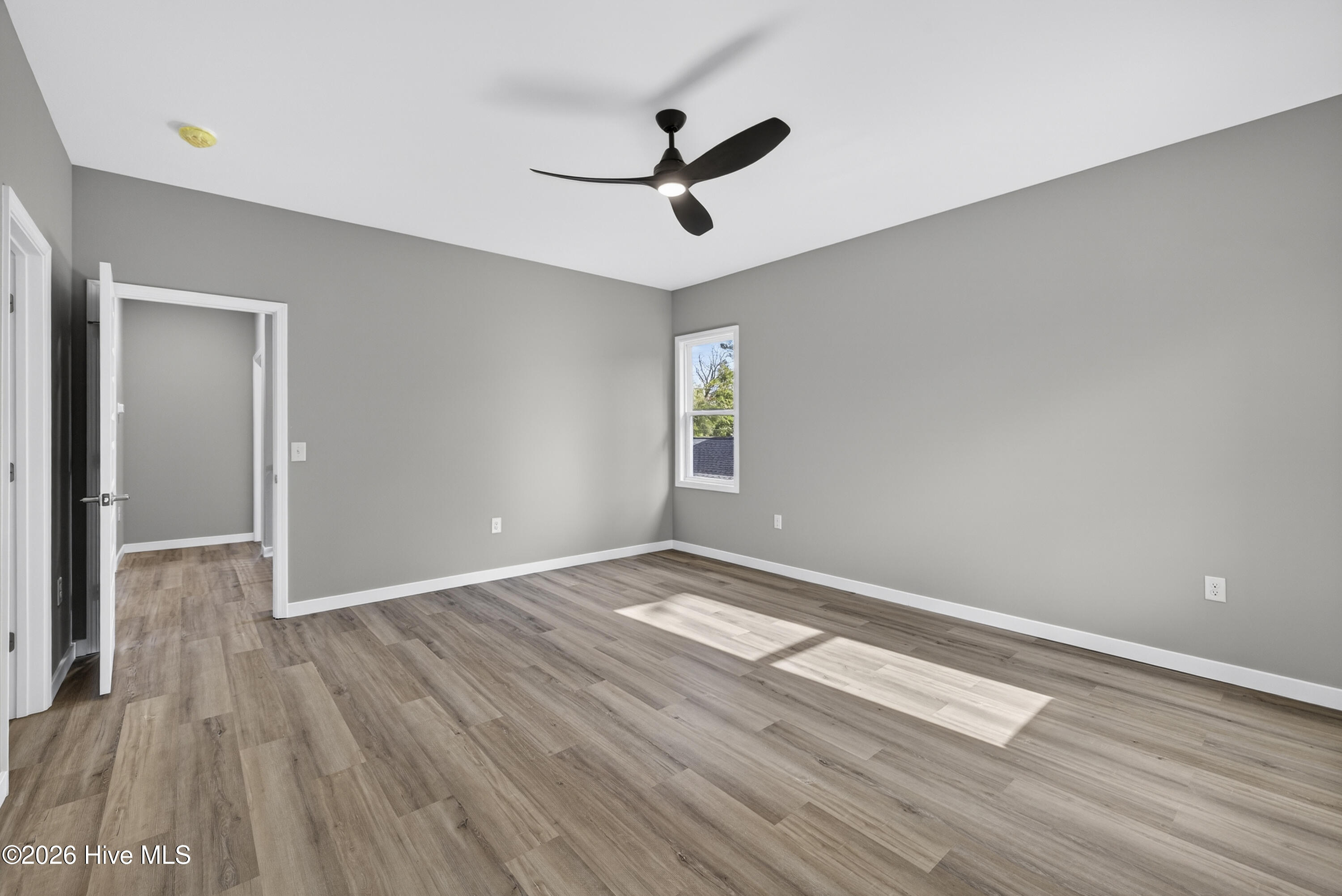 100548681 | Photo 23