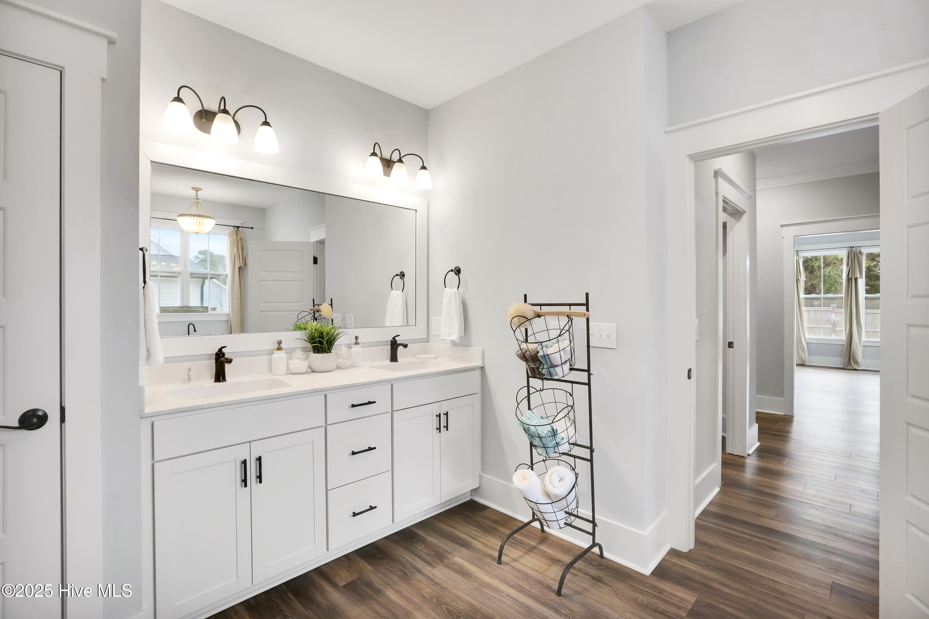 100544245 | Photo 23