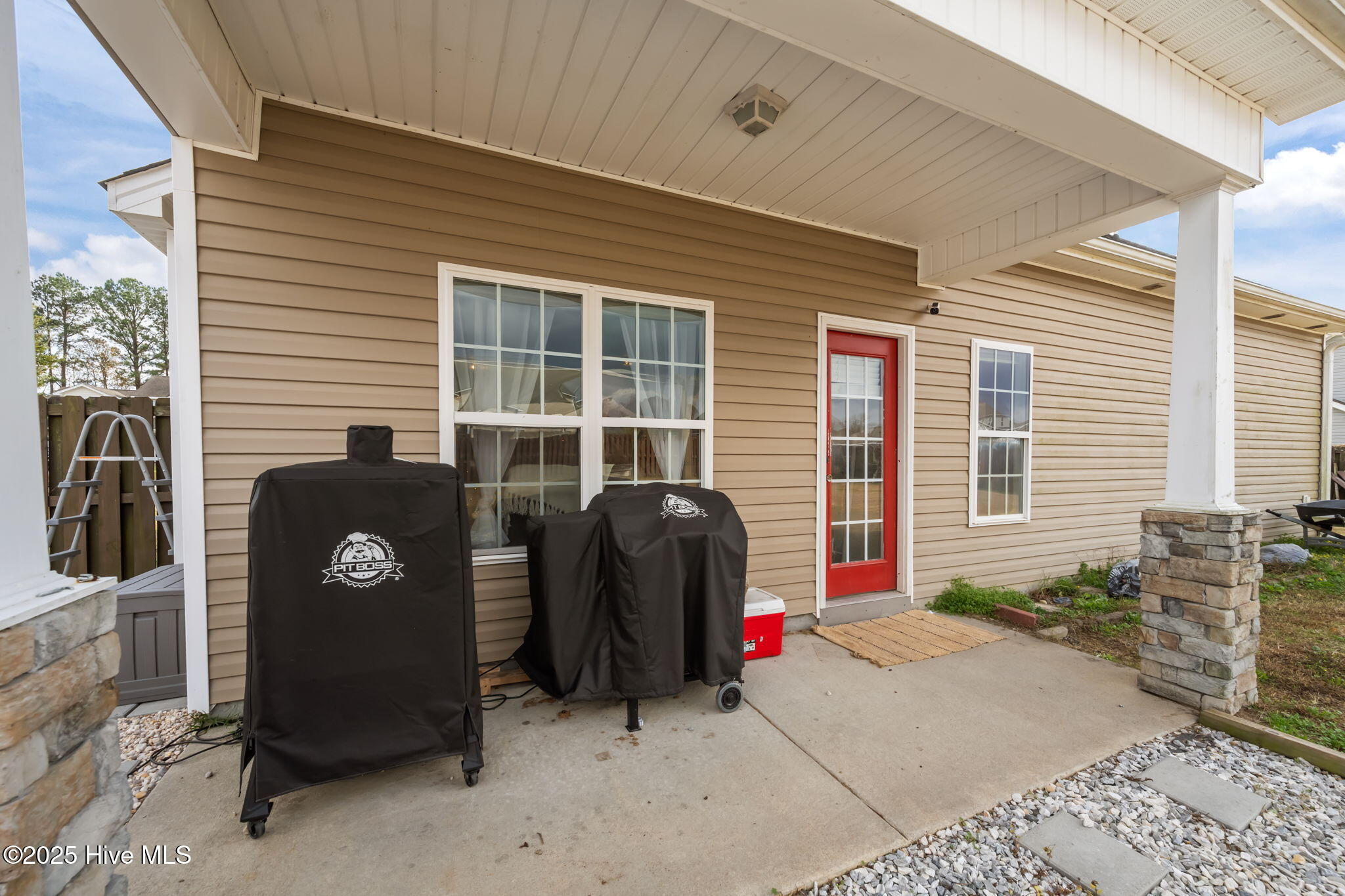 100543355 | Photo 40