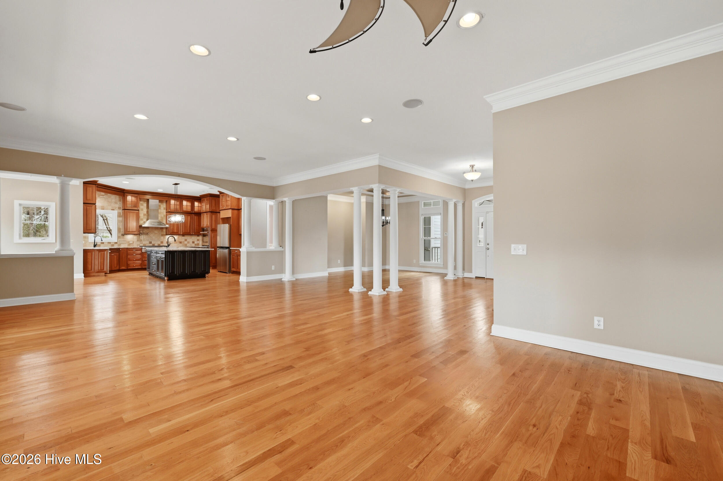 100566380 | Photo 14