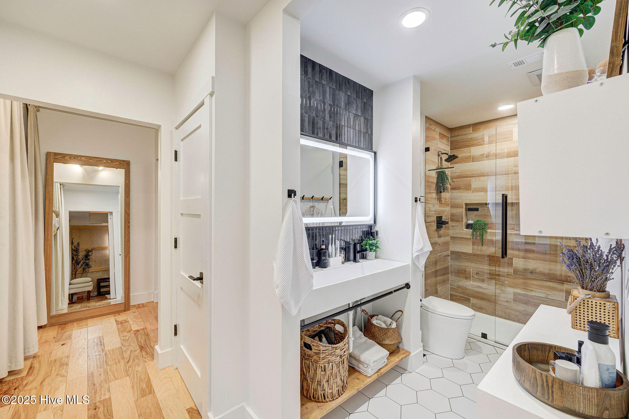 100534059 | Photo 26