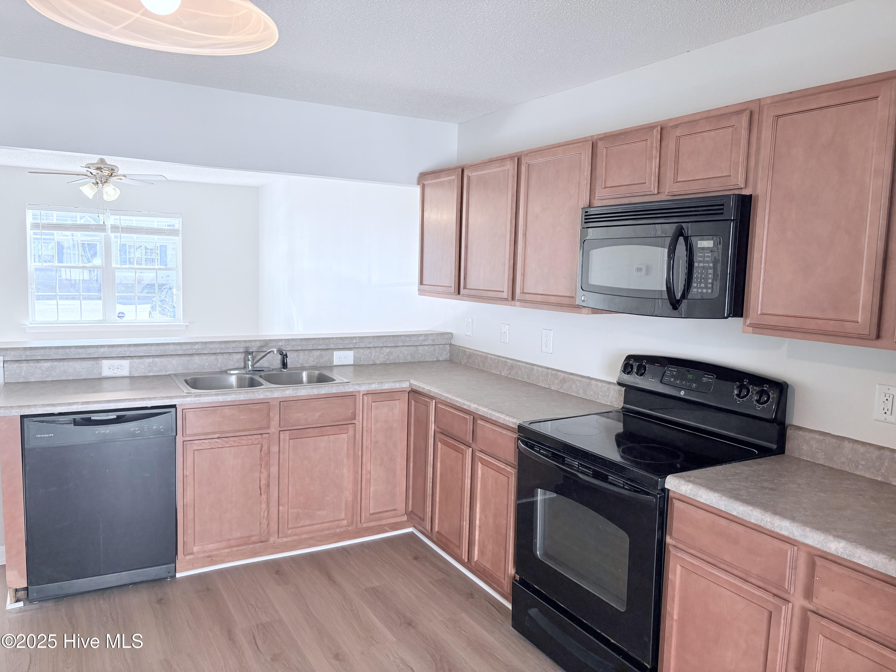 100542768 | Photo 11