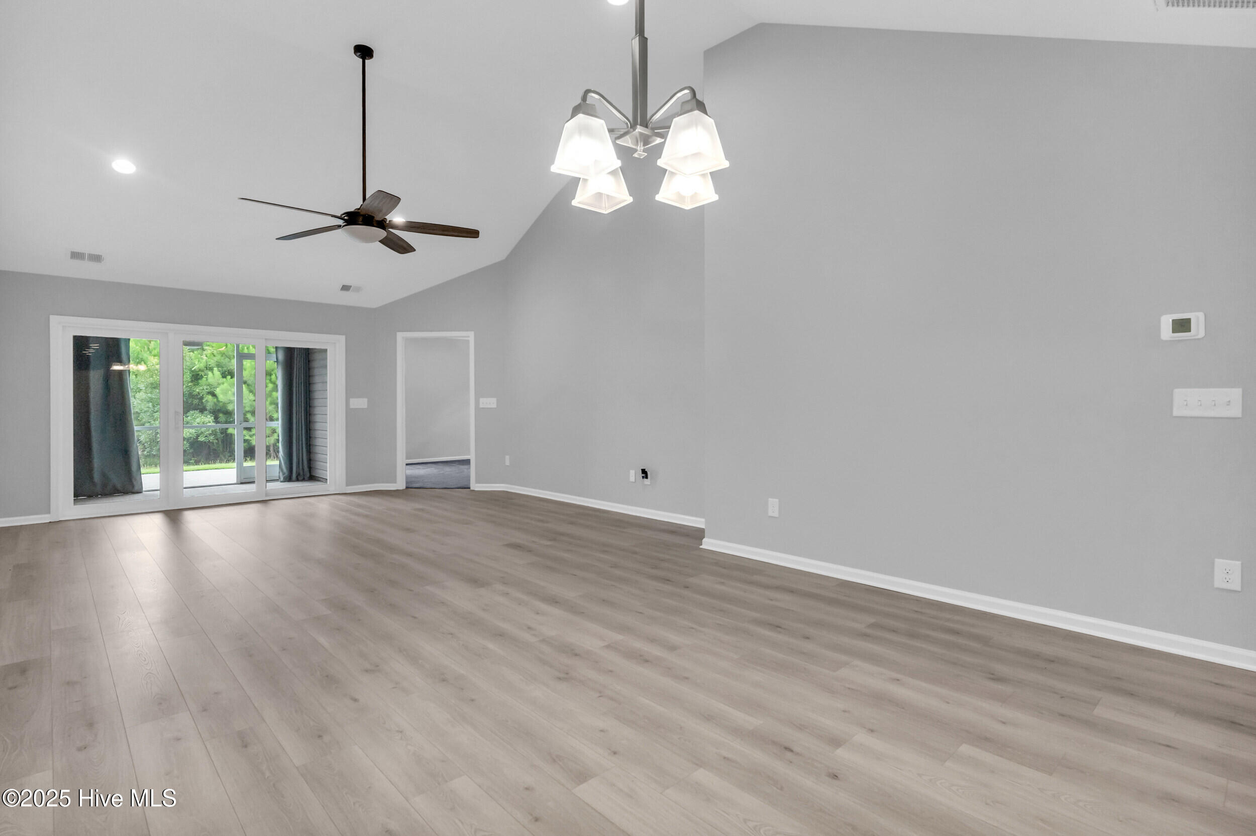 100514304 | Photo 13