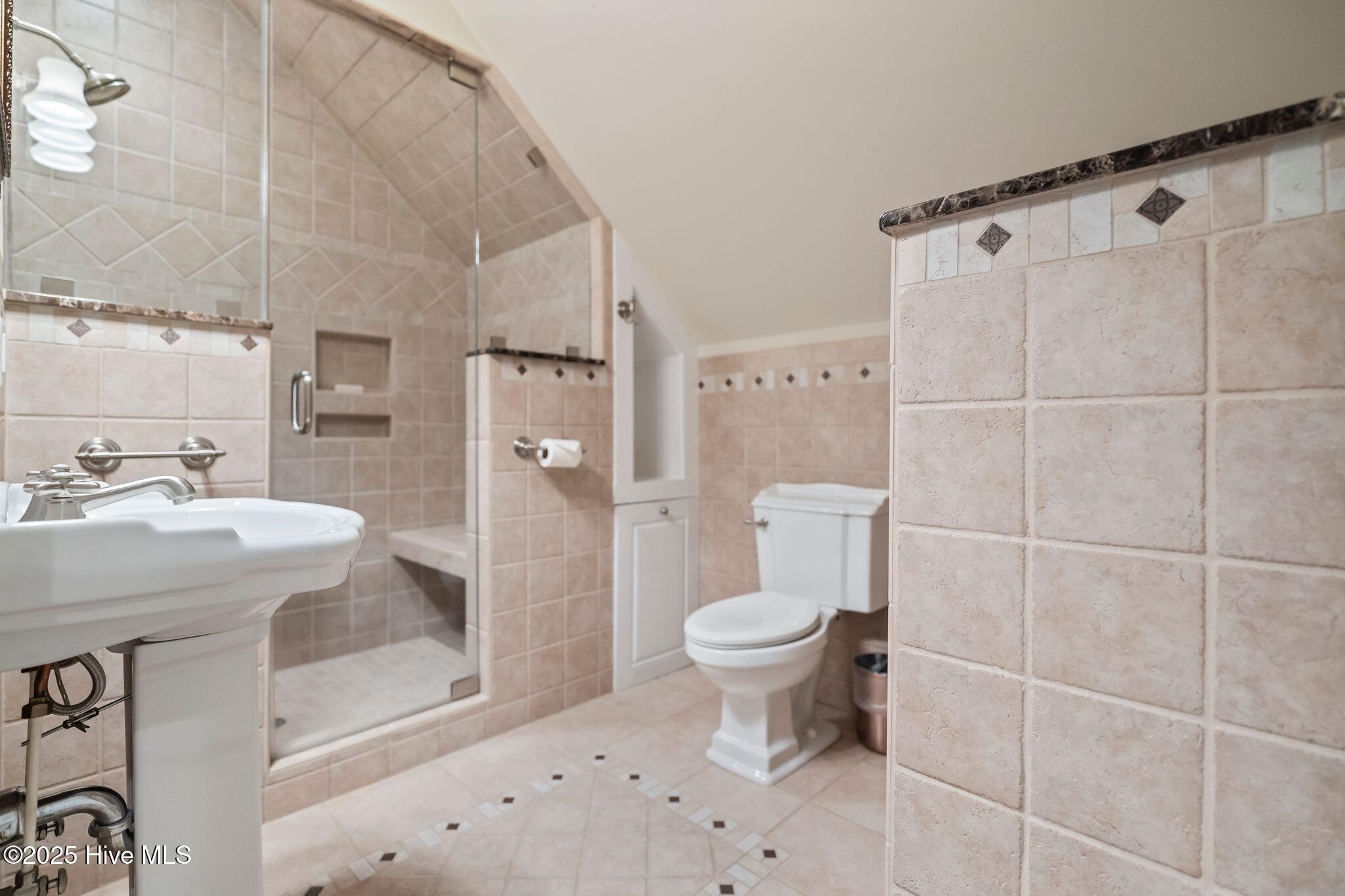 100530857 | Photo 49