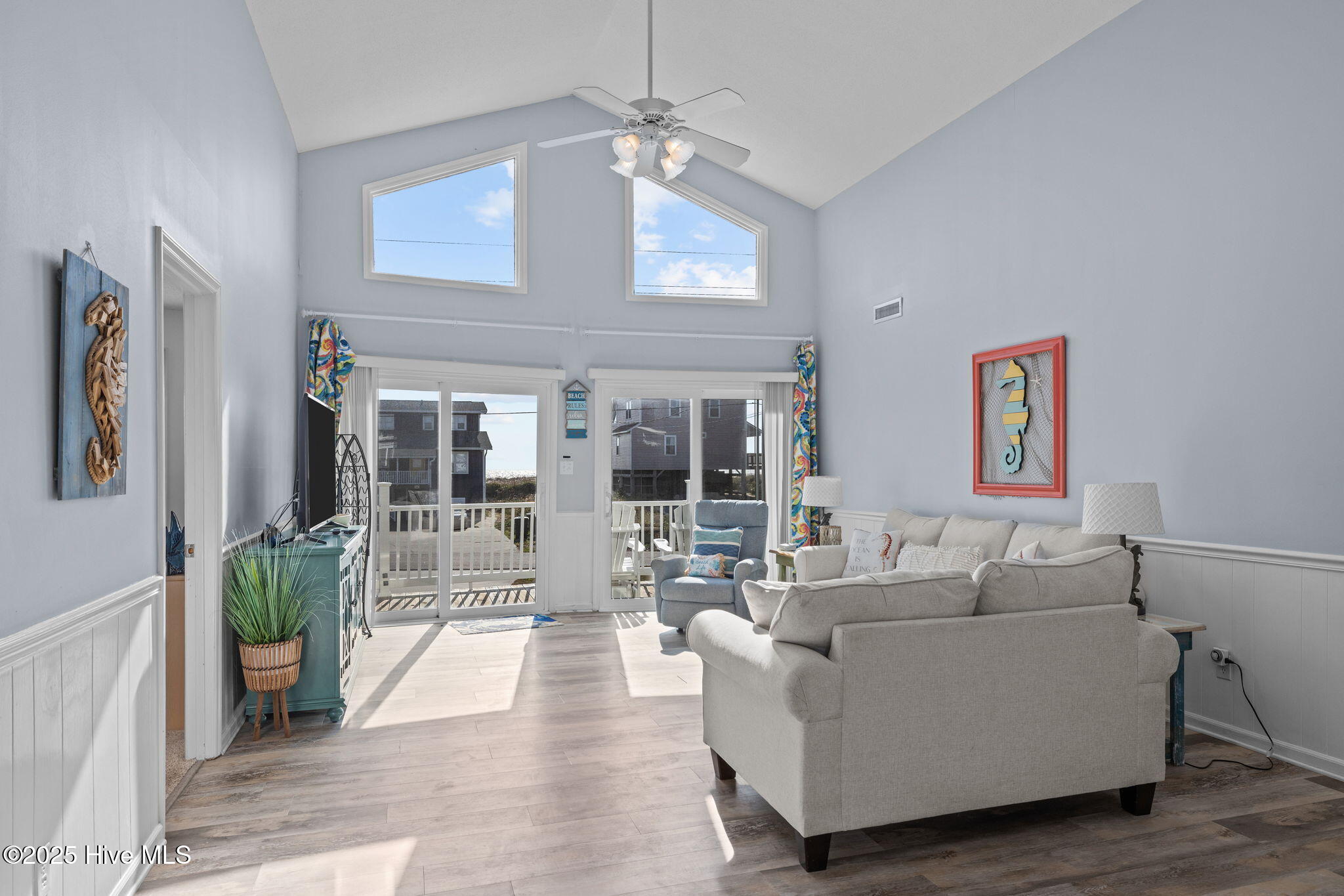 100543368 | Photo 47