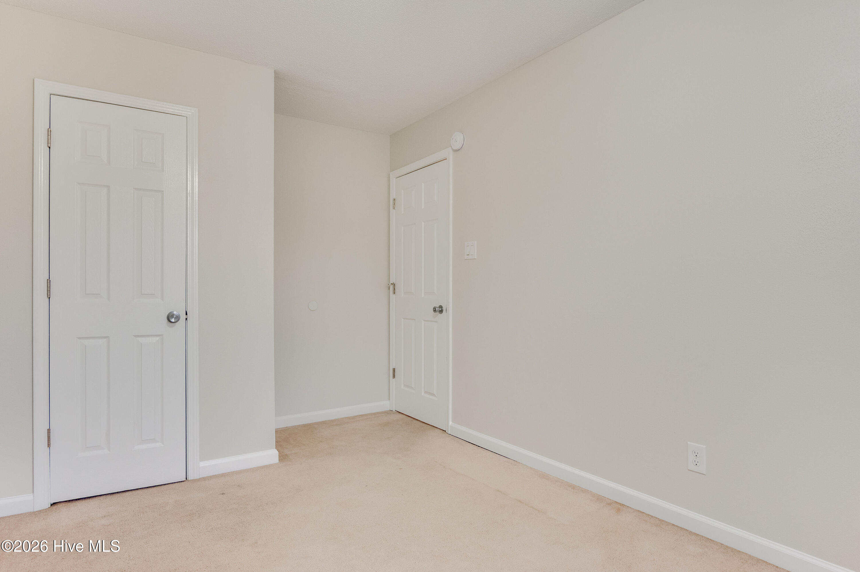 100547210 | Photo 23