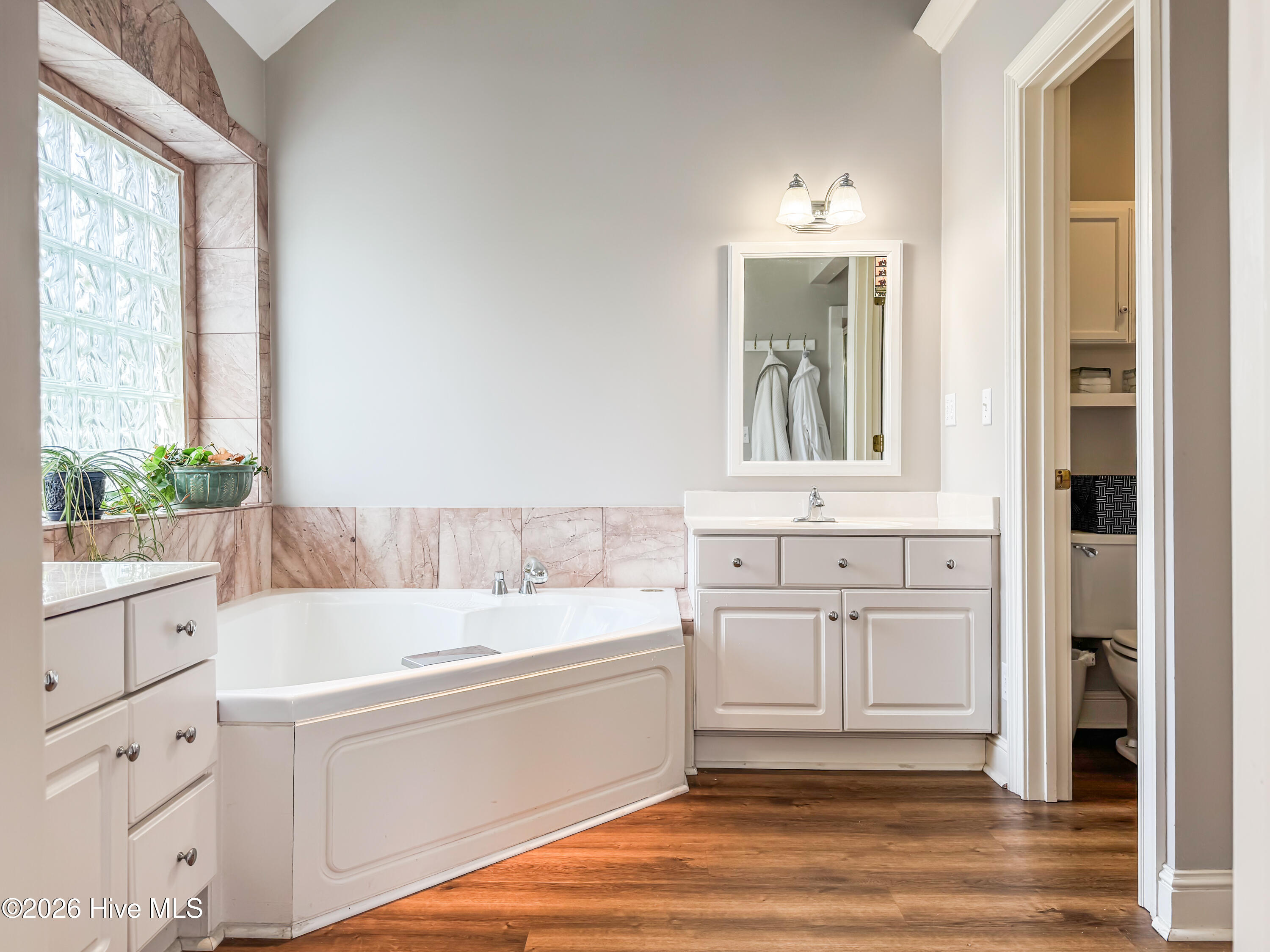 100565169 | Photo 12