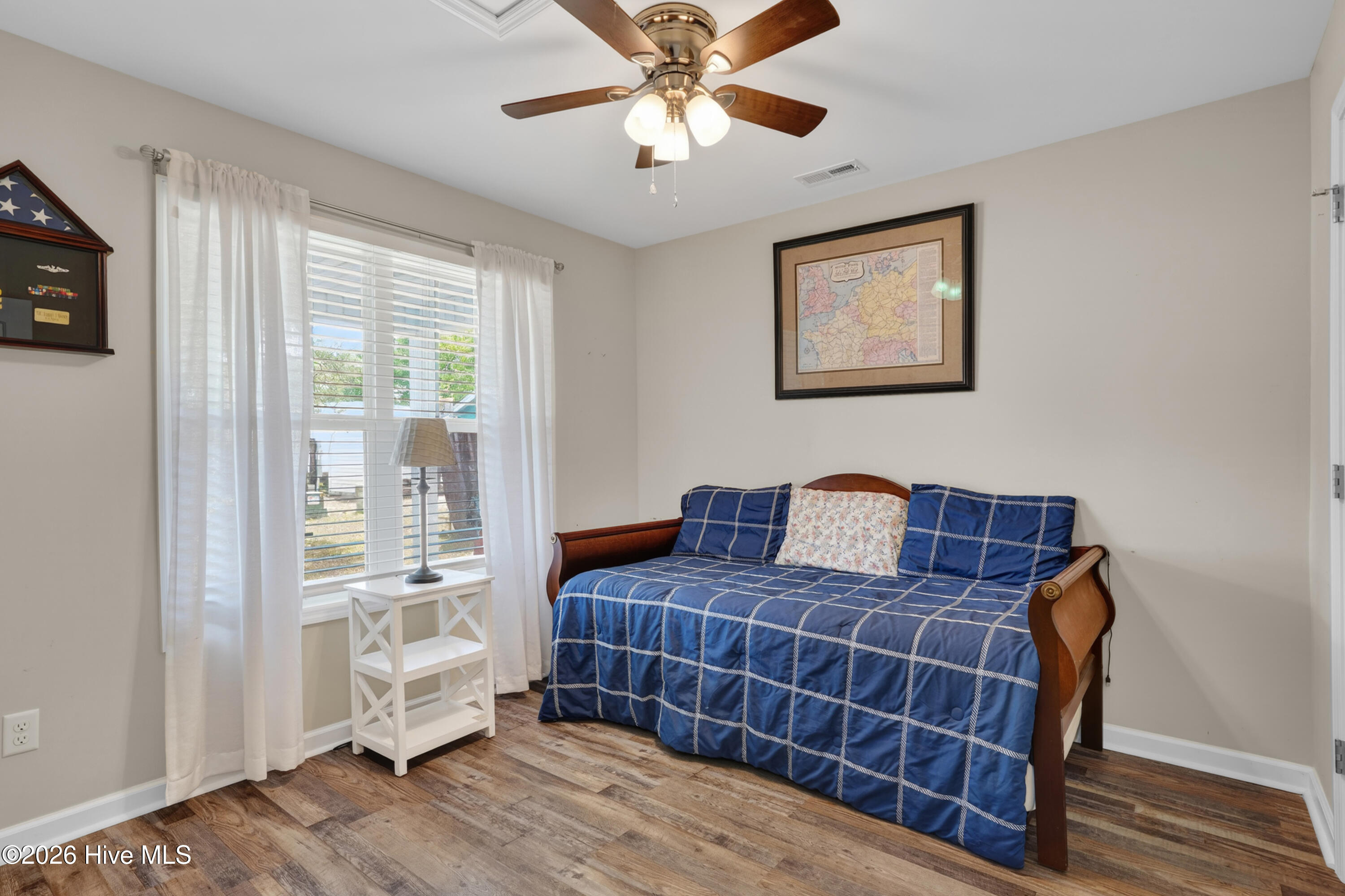 100570645 | Photo 28