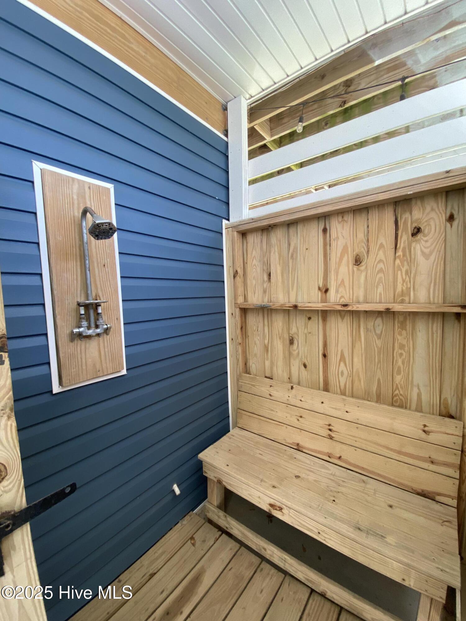 100533868 | Photo 43