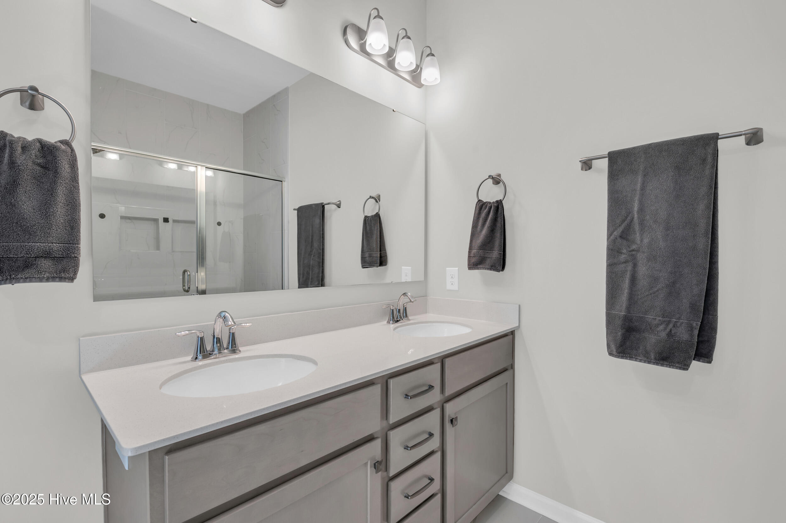 100527570 | Photo 19