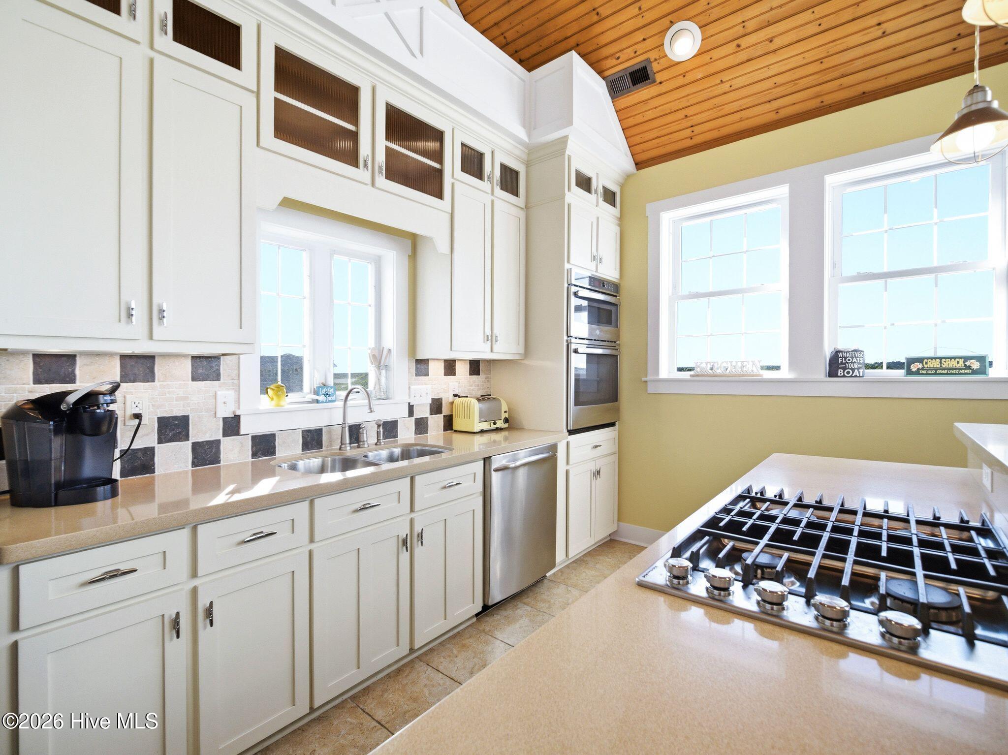 100569349 | Photo 54