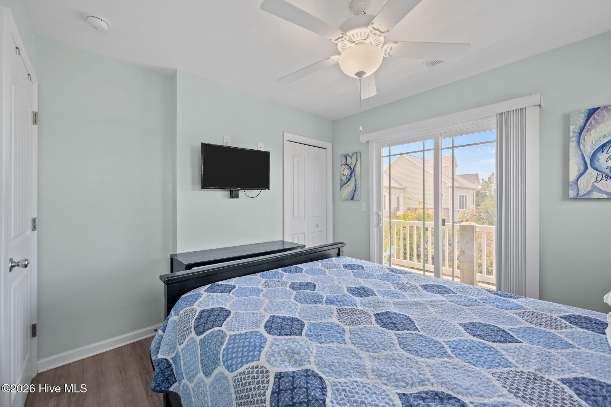 100563111 | Photo 25