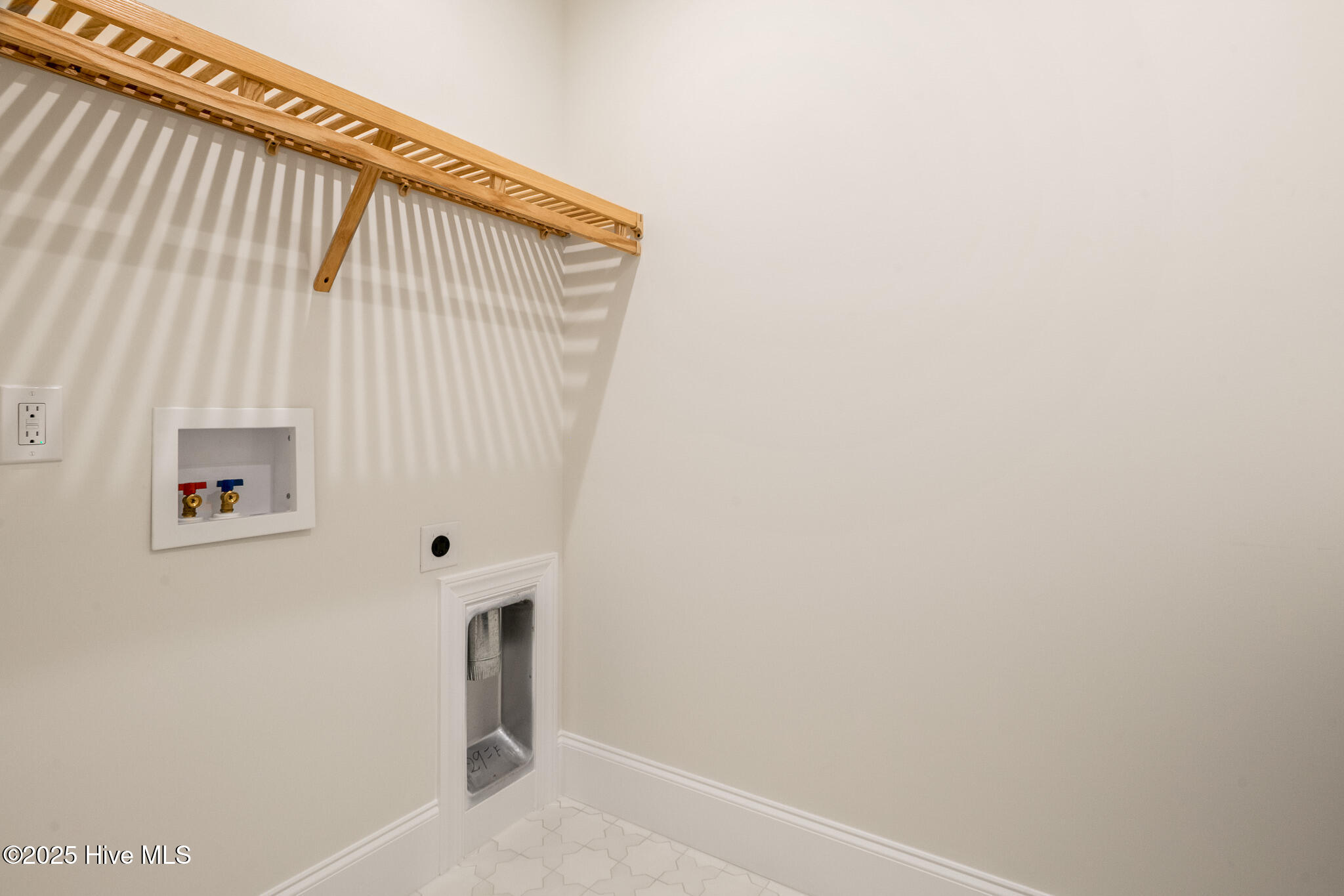 100535512 | Photo 37