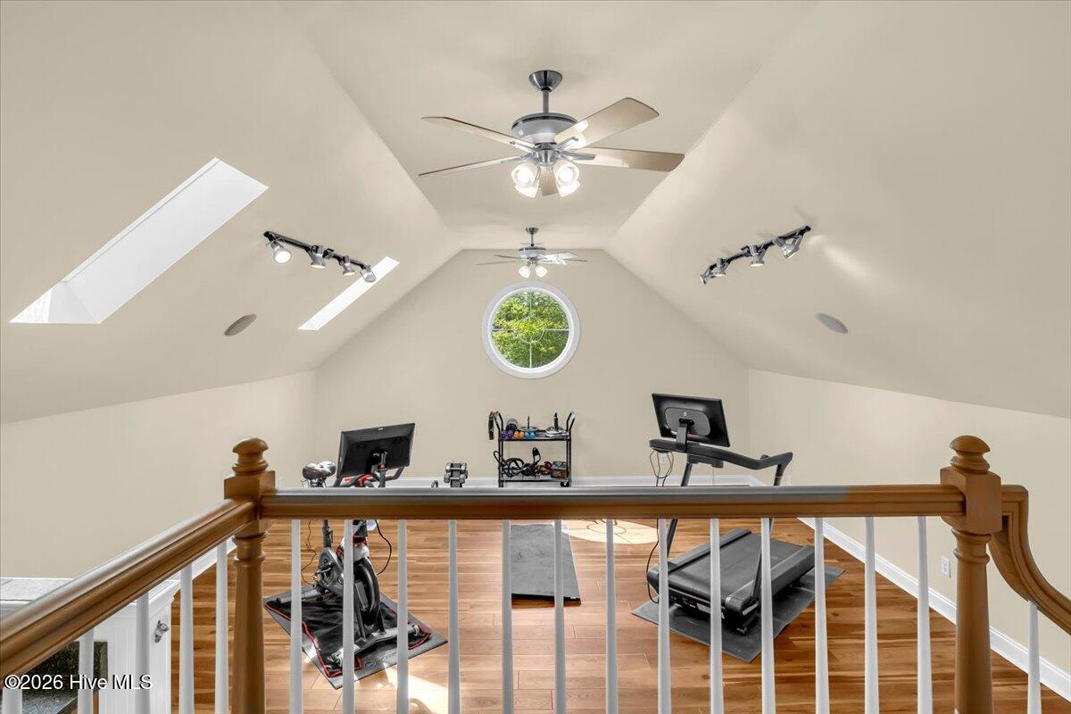 100567087 | Photo 73