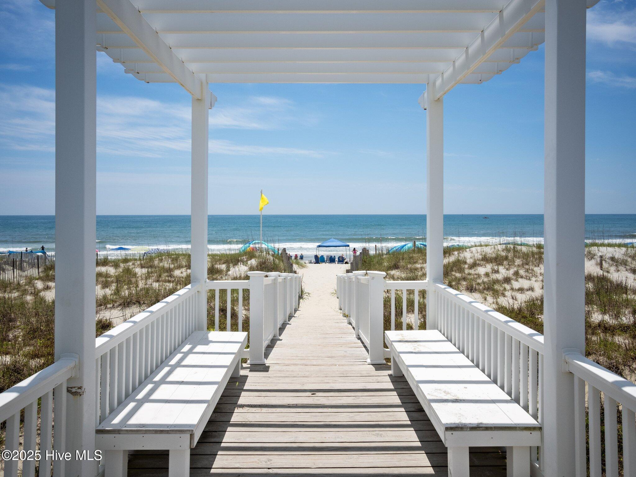 100538009 | Photo 16