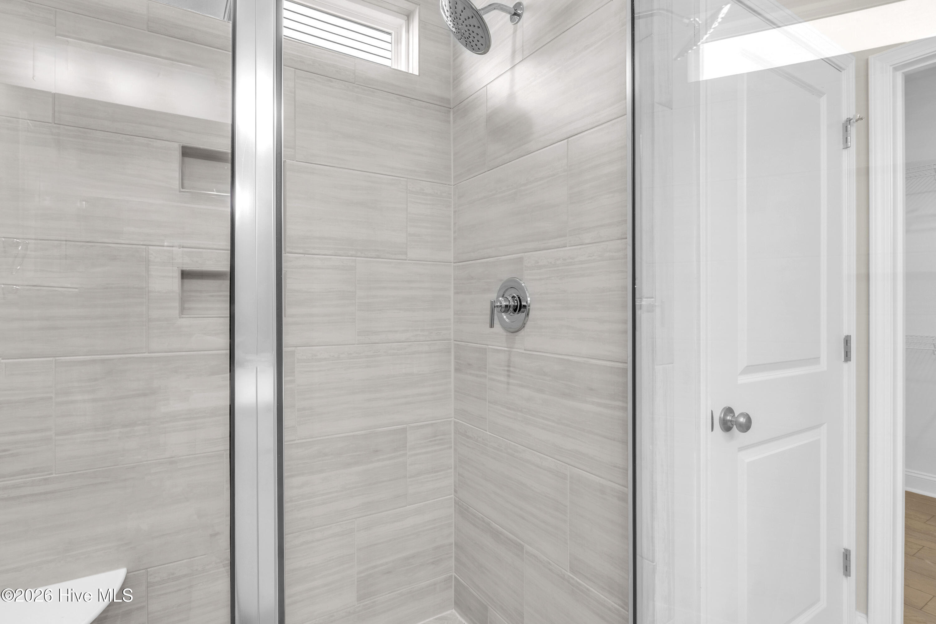 100563562 | Photo 33