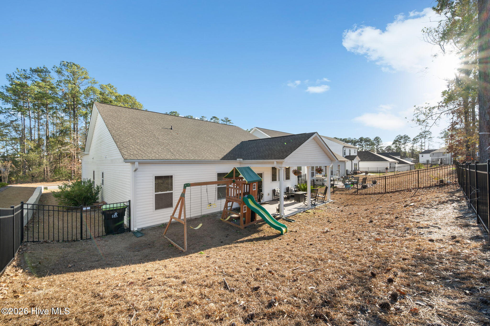 100549288 | Photo 30