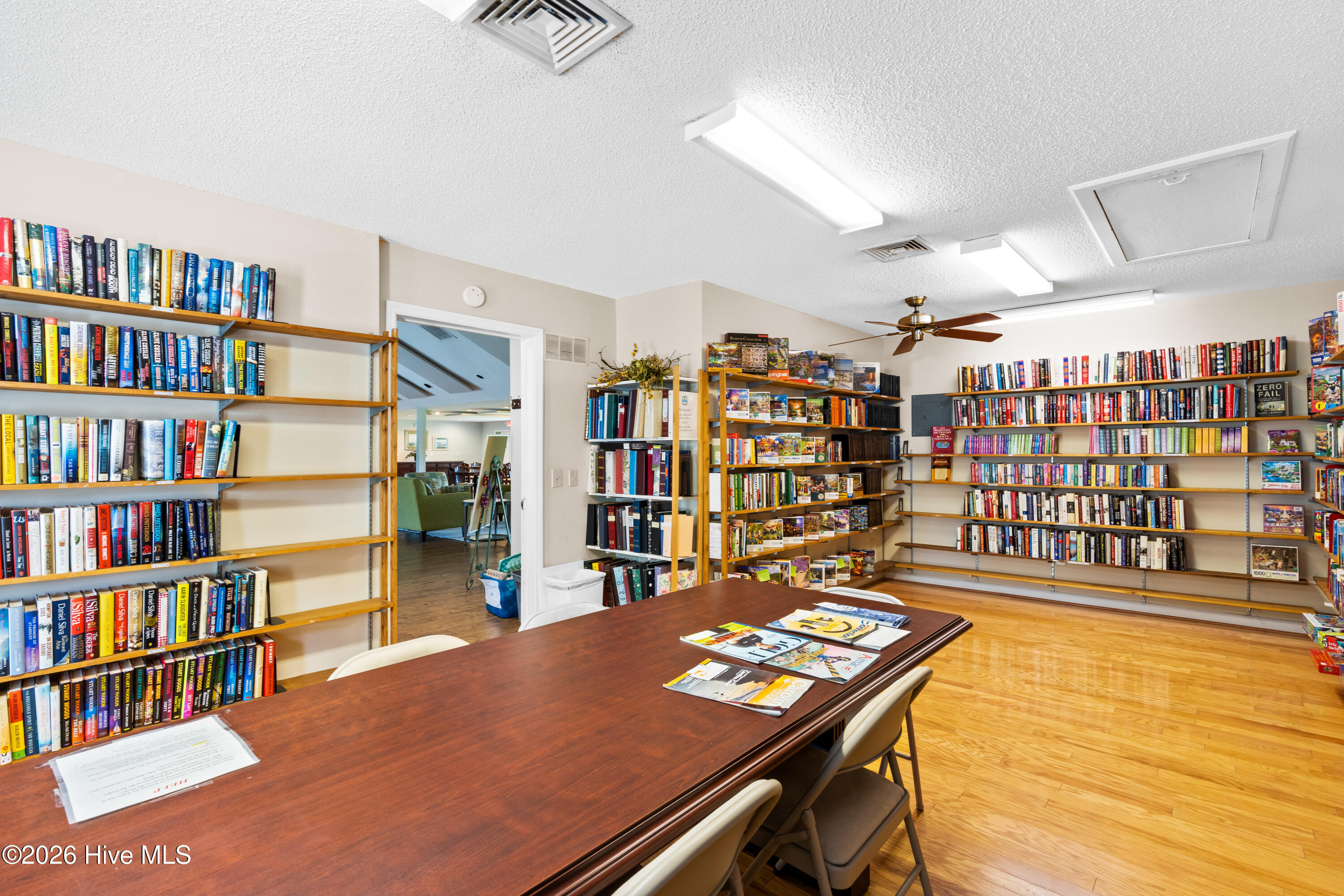 100538060 | Photo 51