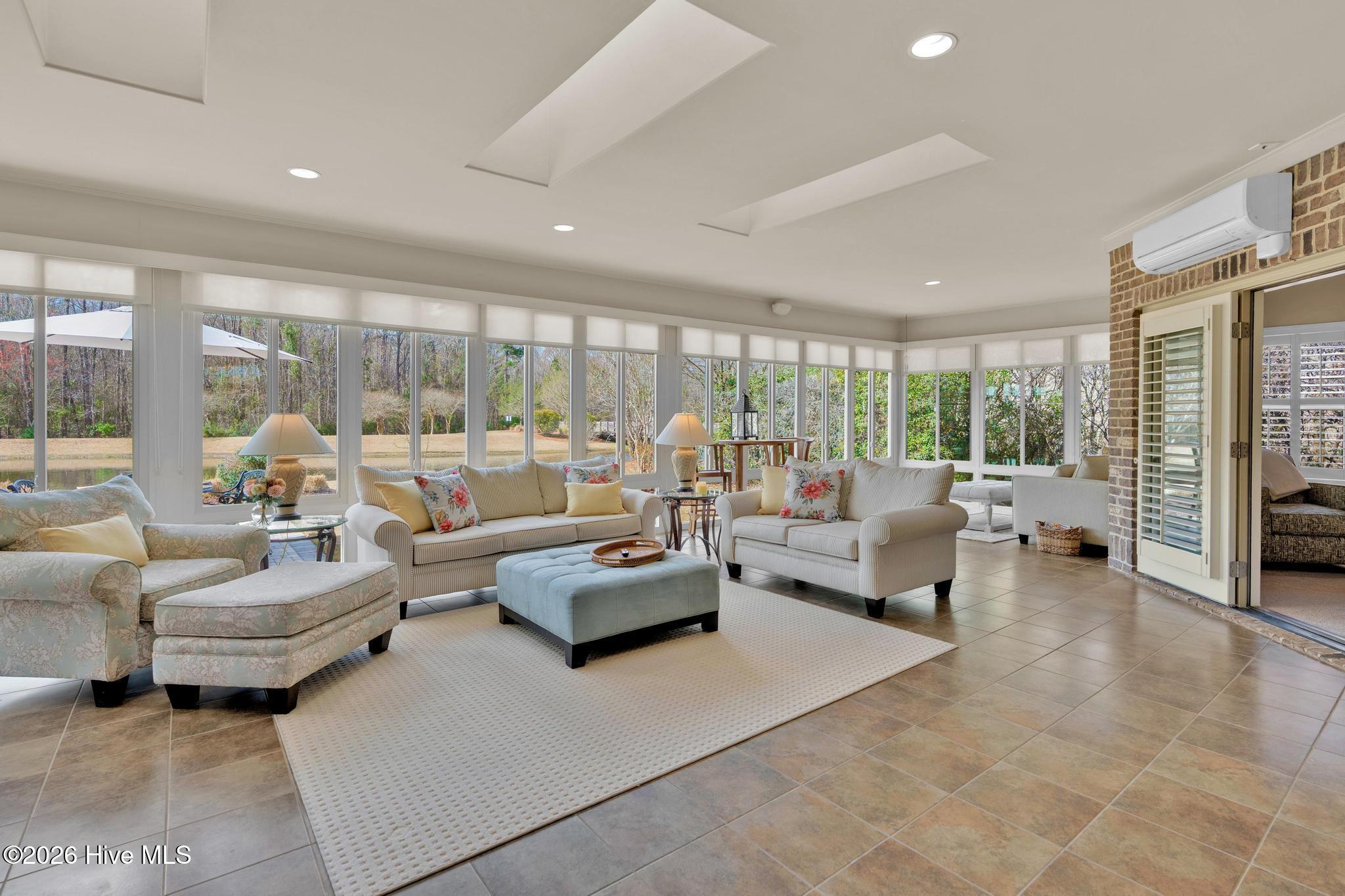 100559631 | Photo 37