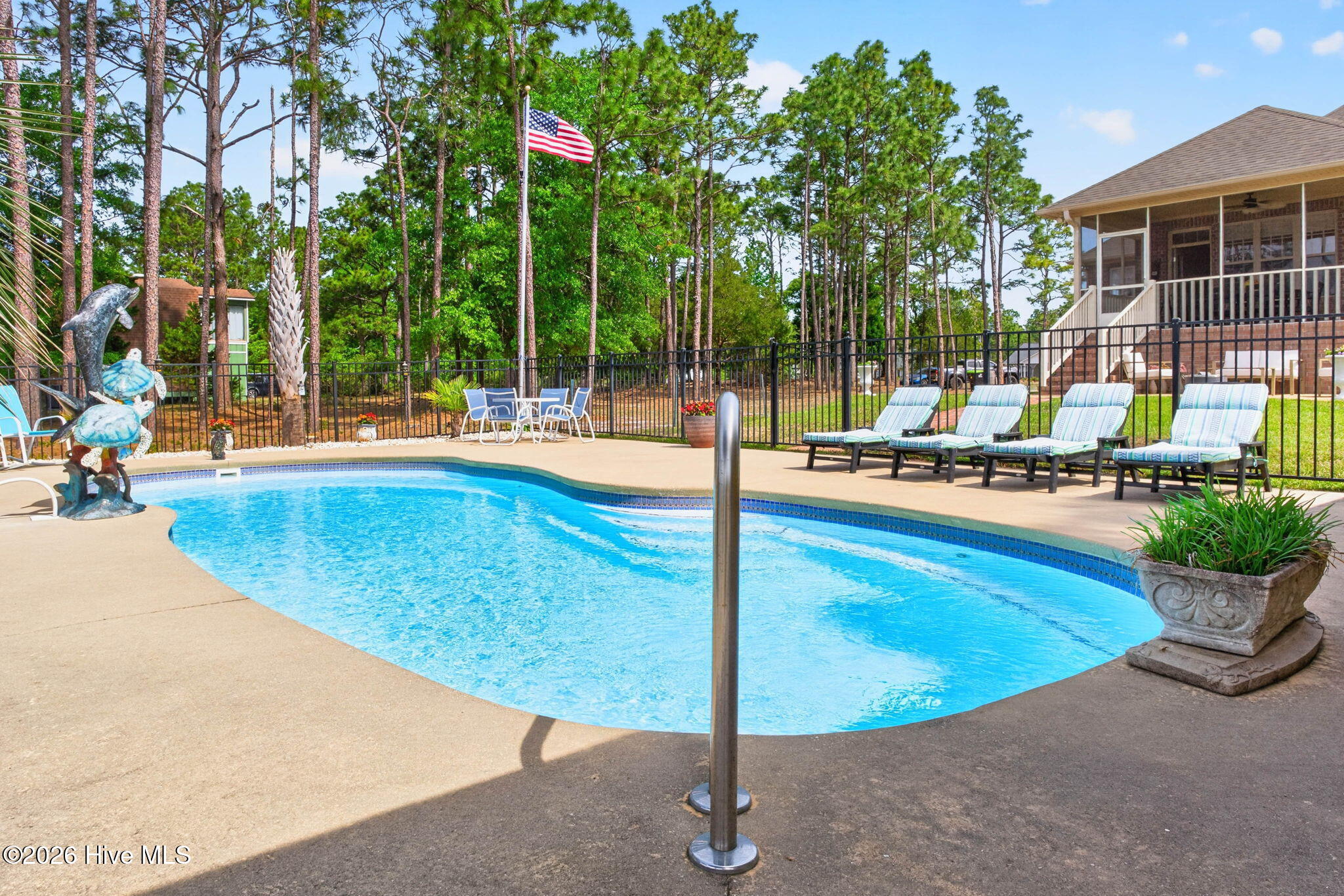 100569405 | Photo 42