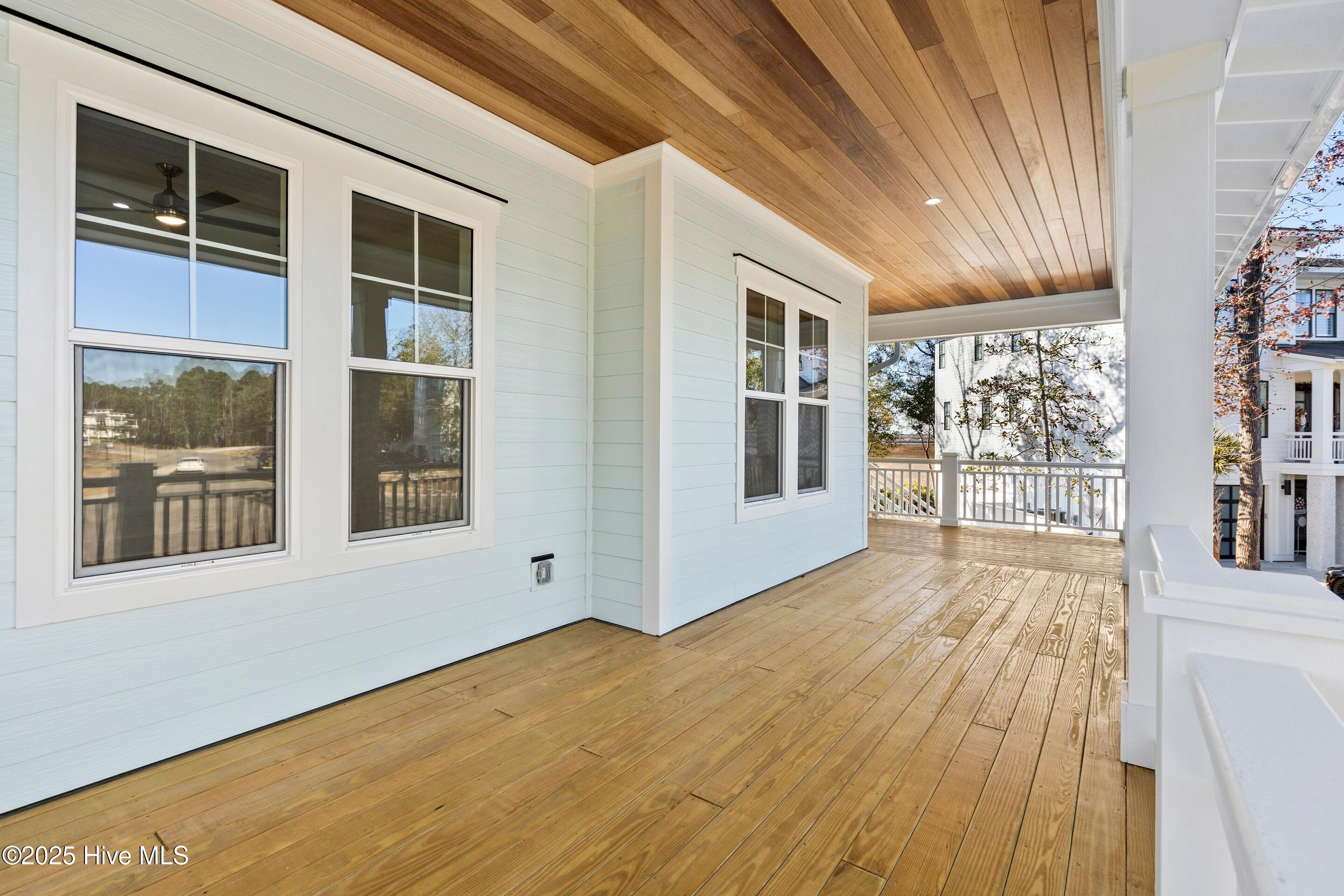 100545730 | Photo 11