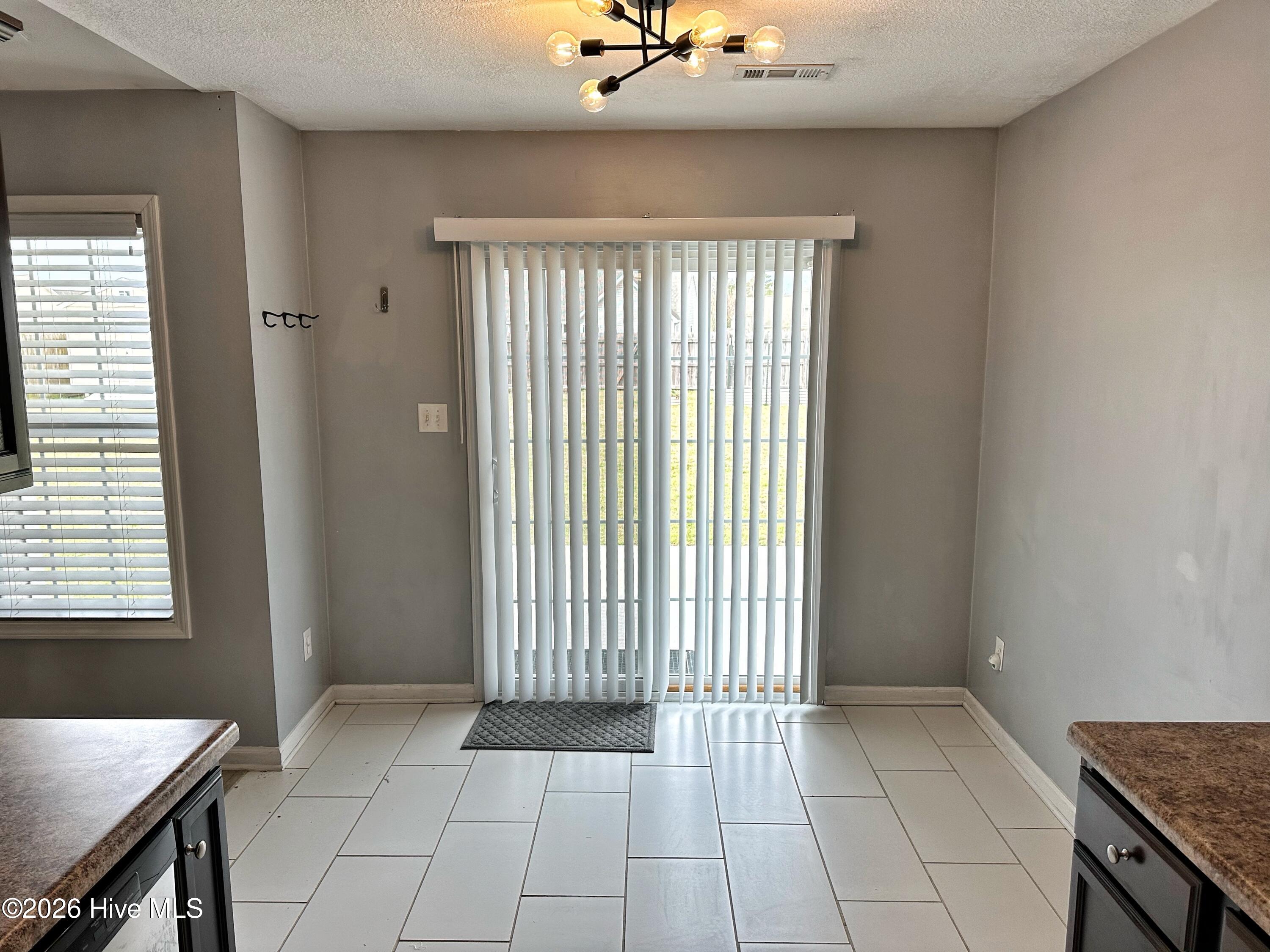 100561709 | Photo 11